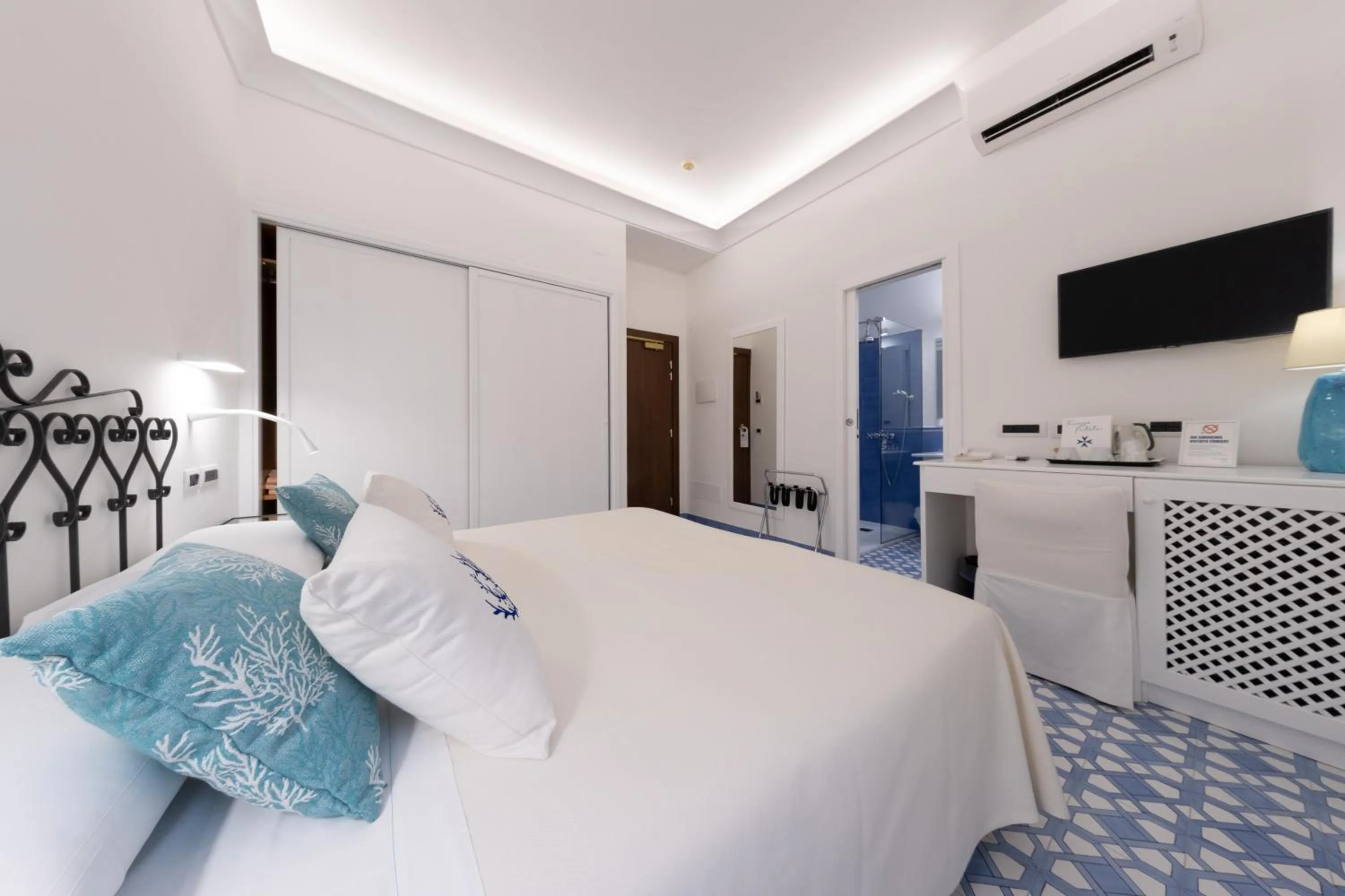 Bedroom, Bed in Hotel Aurora