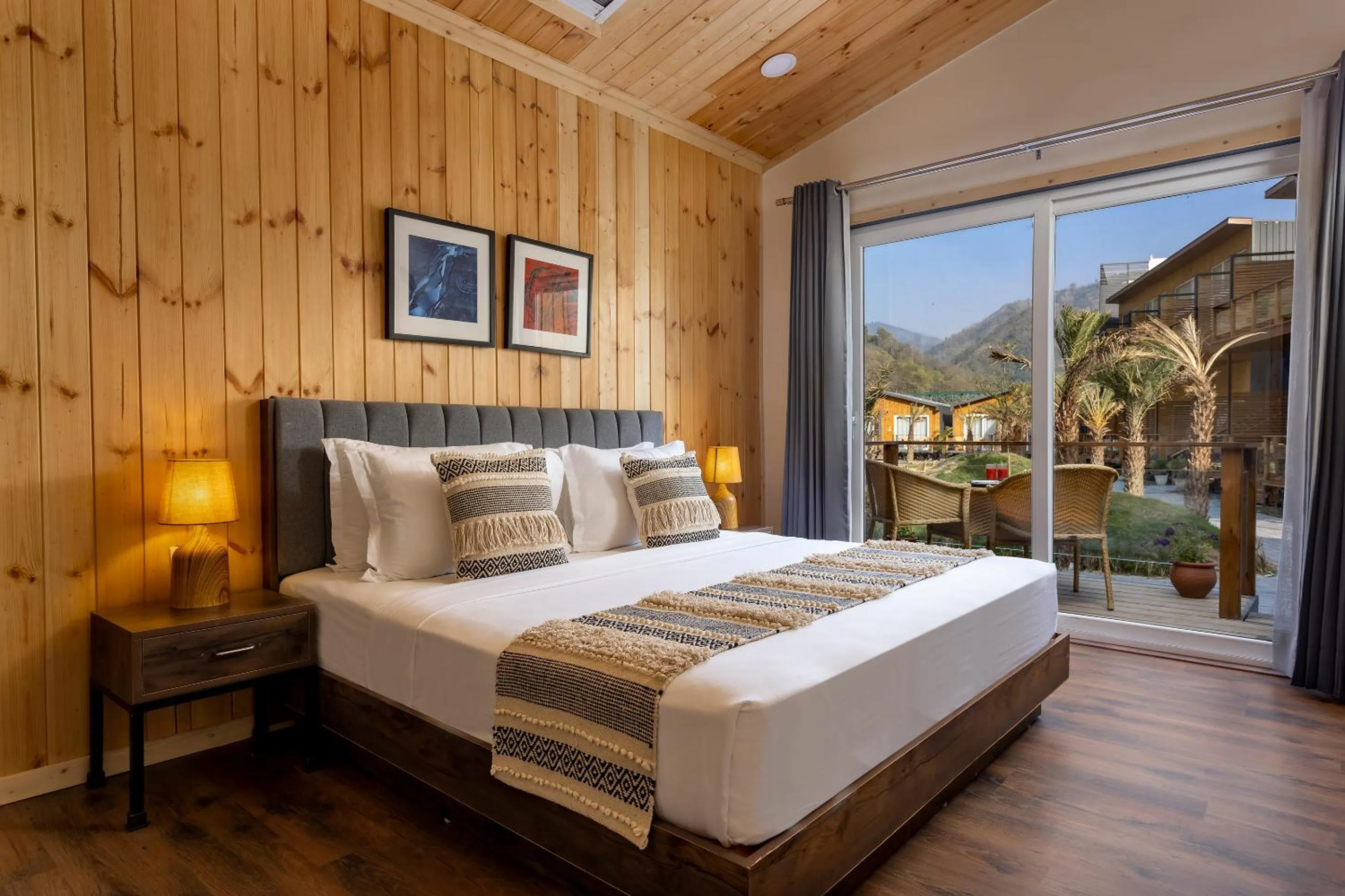 Bed in juSTa Rasa Retreat & Spa Rishikesh