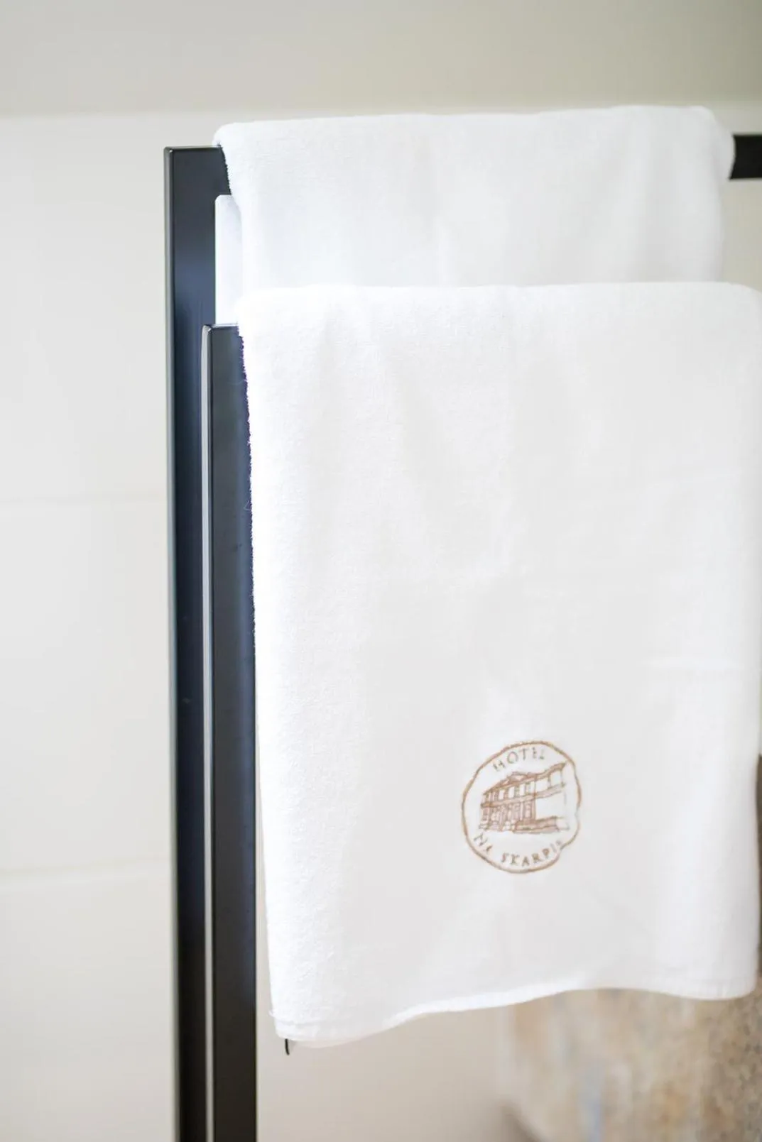 Property logo or sign in Hotel na Skarpie