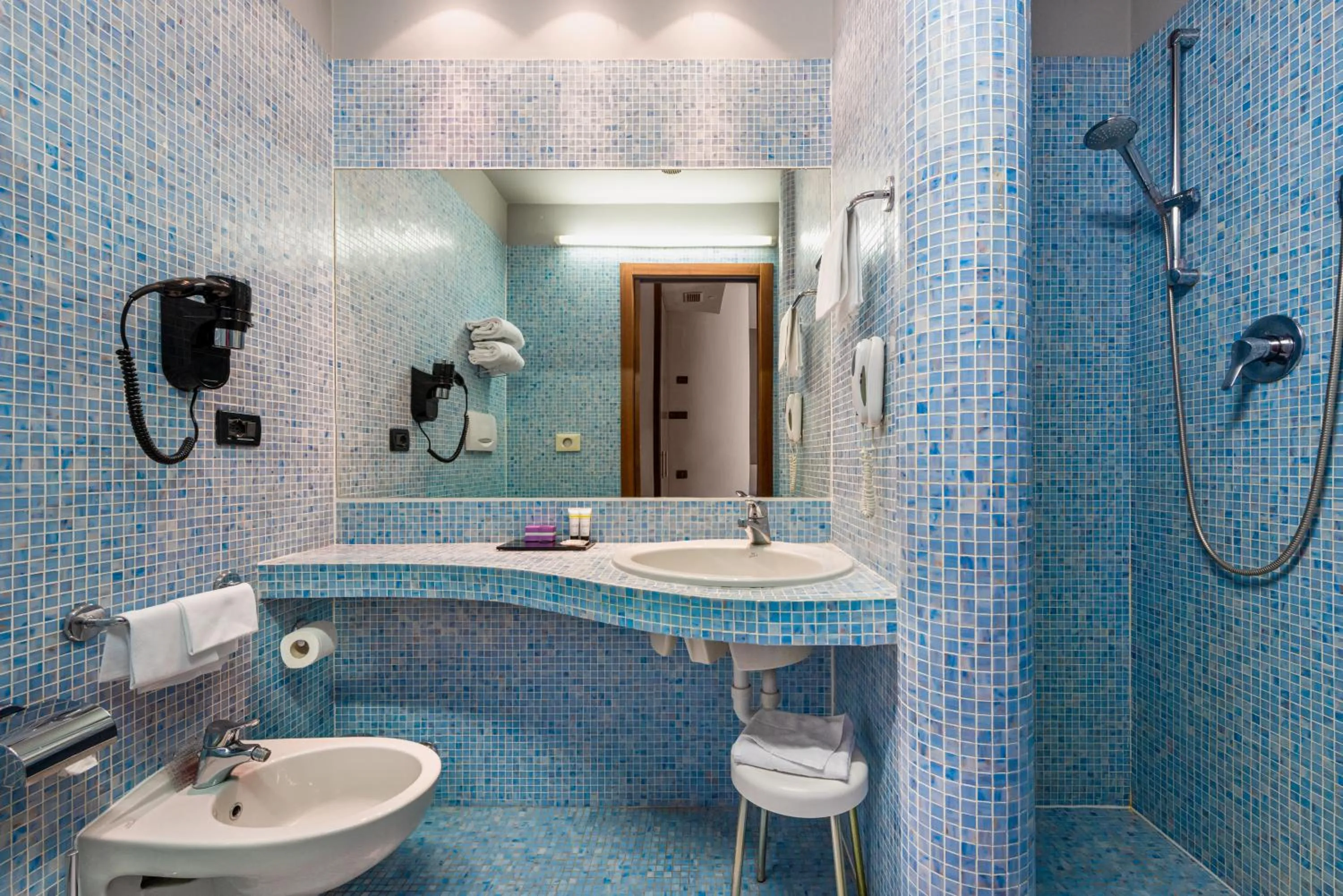 Shower in Art Hotel Boston