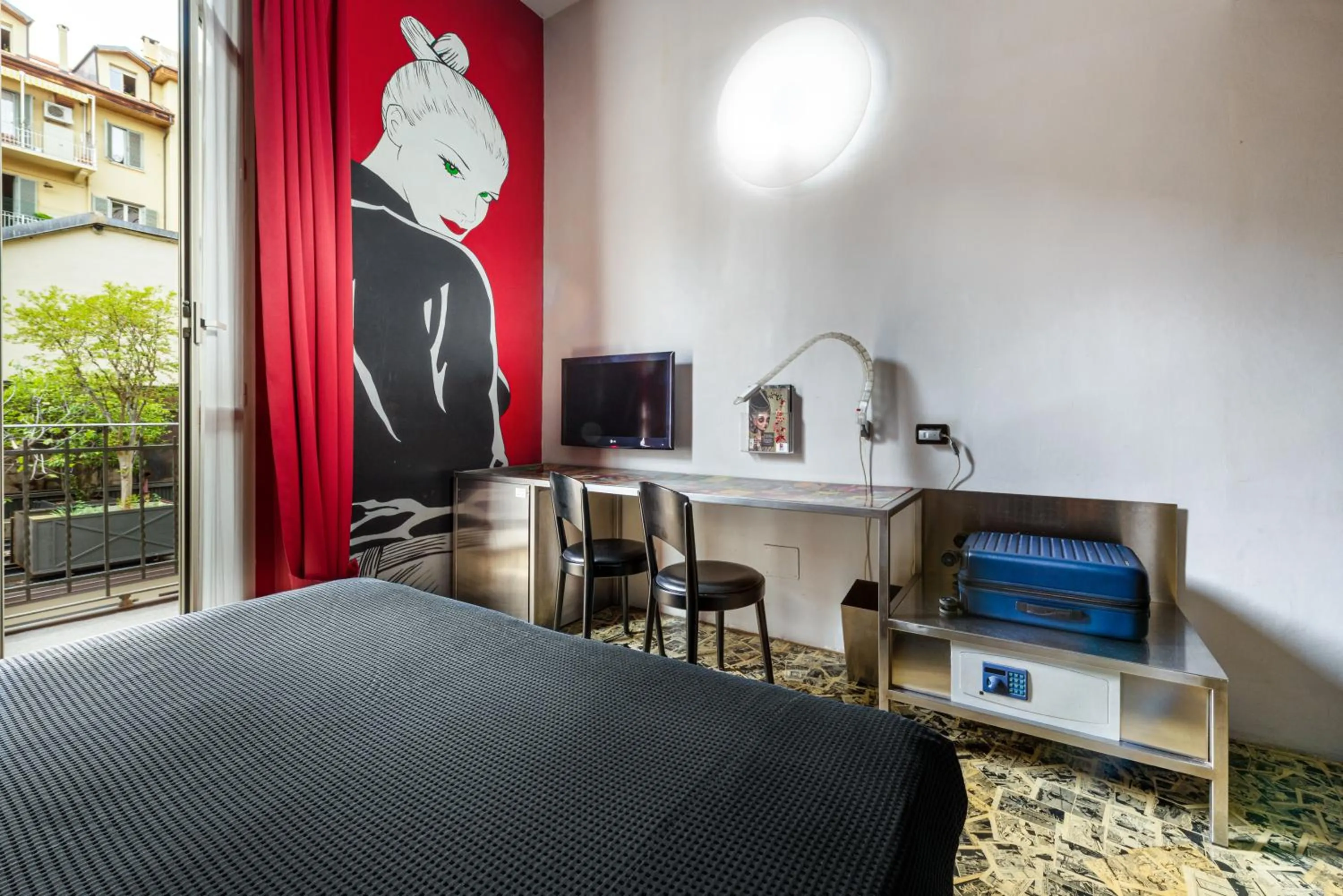 Balcony/Terrace, Bed in Art Hotel Boston