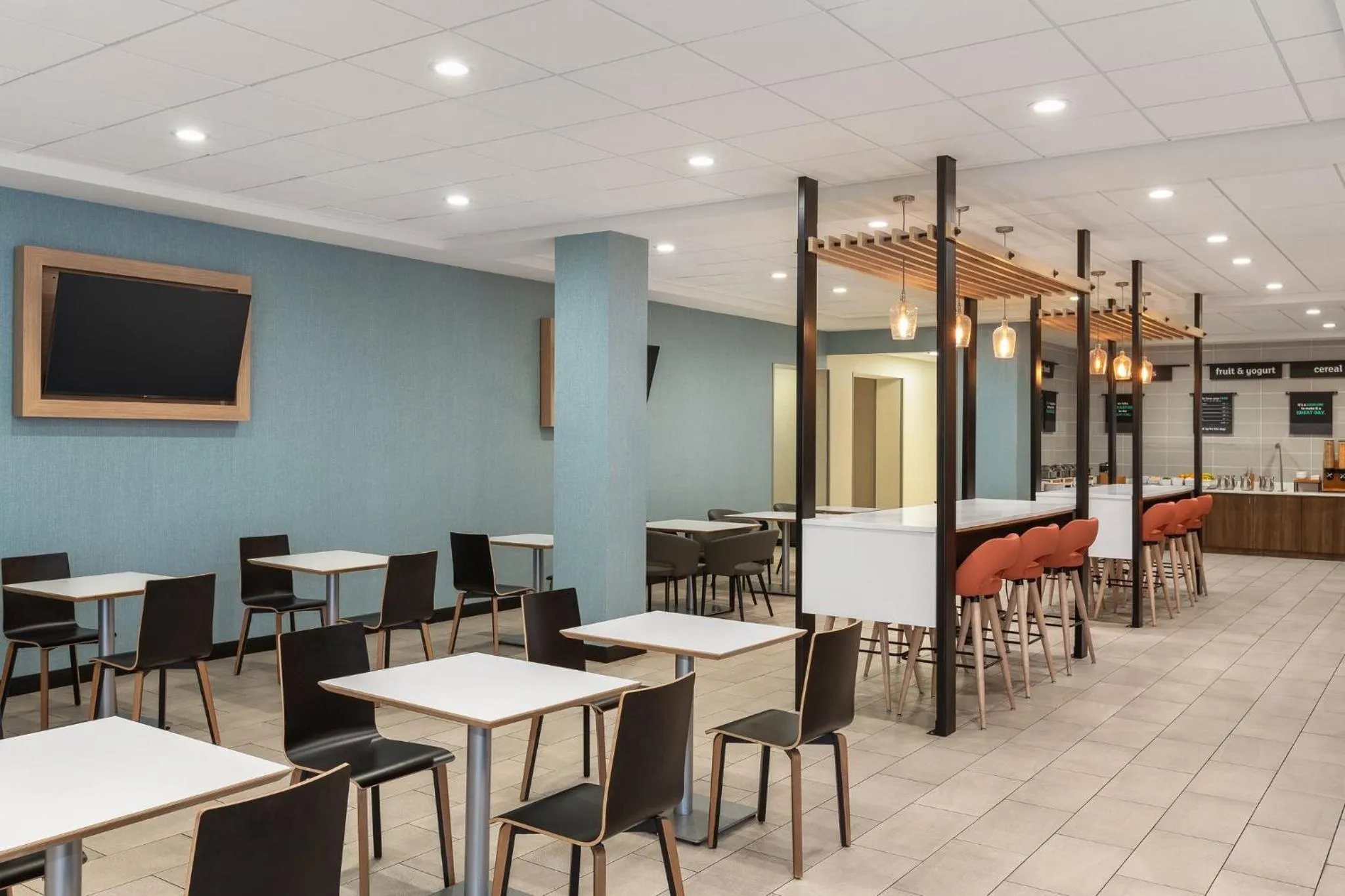 Breakfast in Holiday Inn & Suites Detroit - Troy by IHG