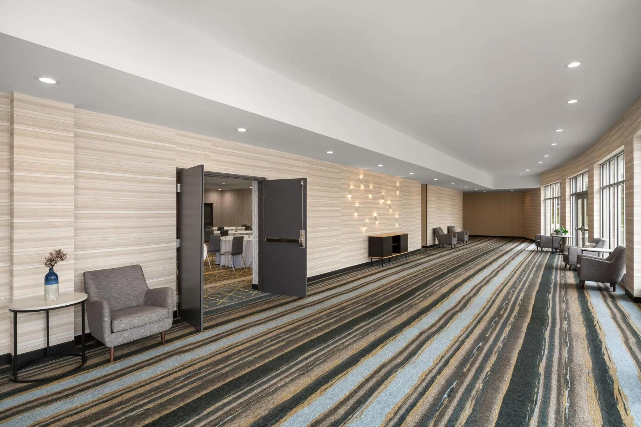 Meeting/conference room in Holiday Inn & Suites Detroit - Troy by IHG
