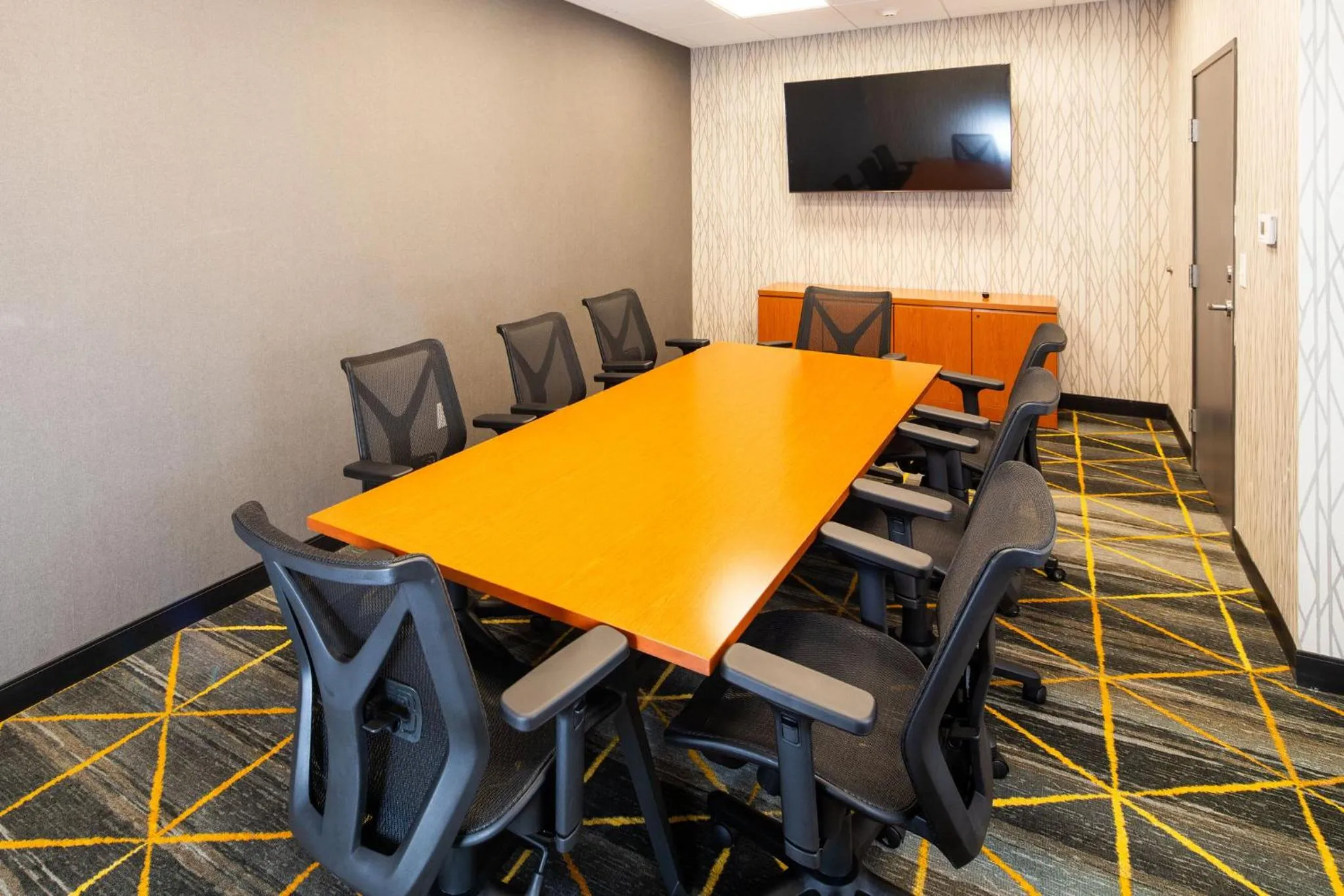 Meeting/conference room in Holiday Inn & Suites Detroit - Troy by IHG