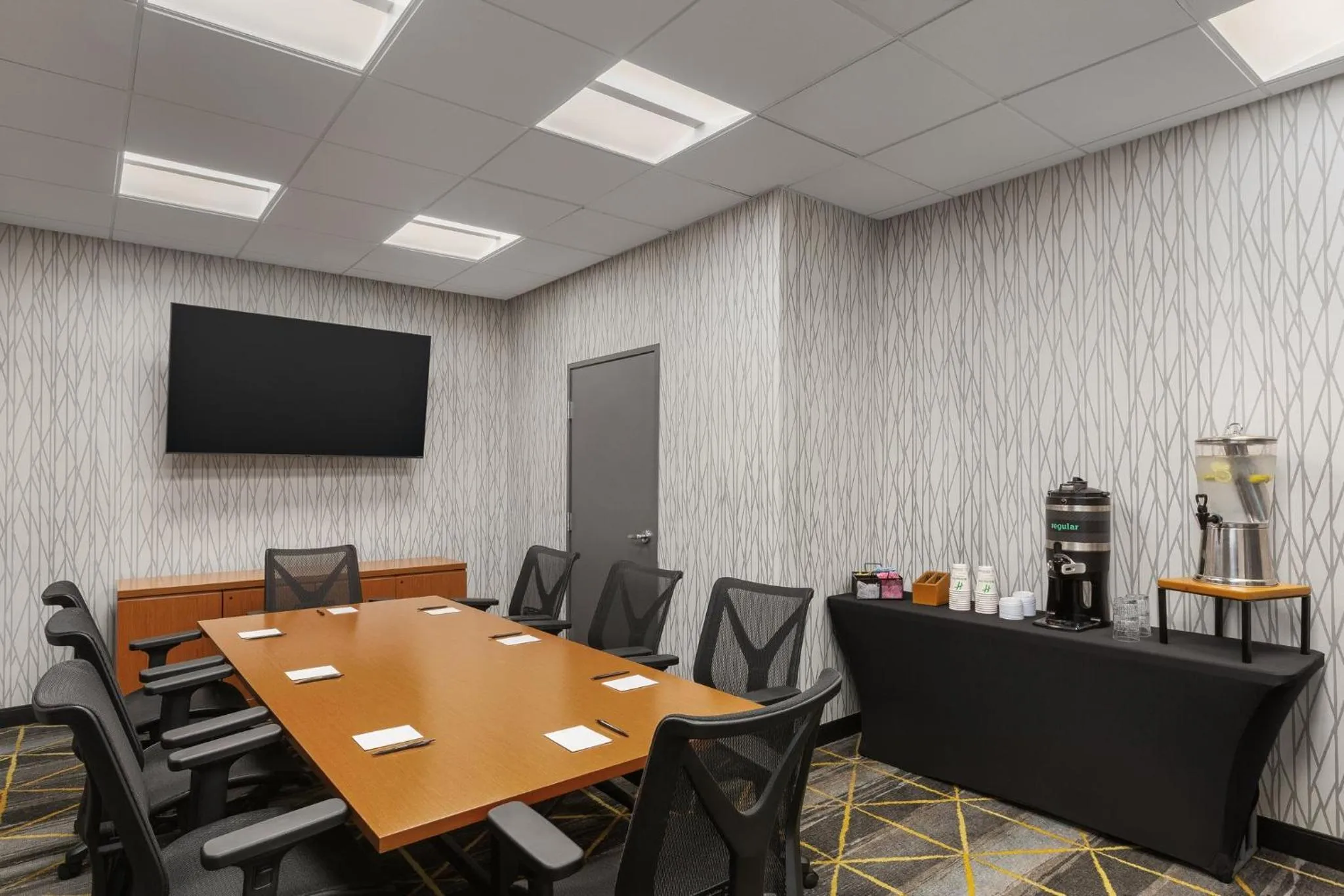Meeting/conference room in Holiday Inn & Suites Detroit - Troy by IHG