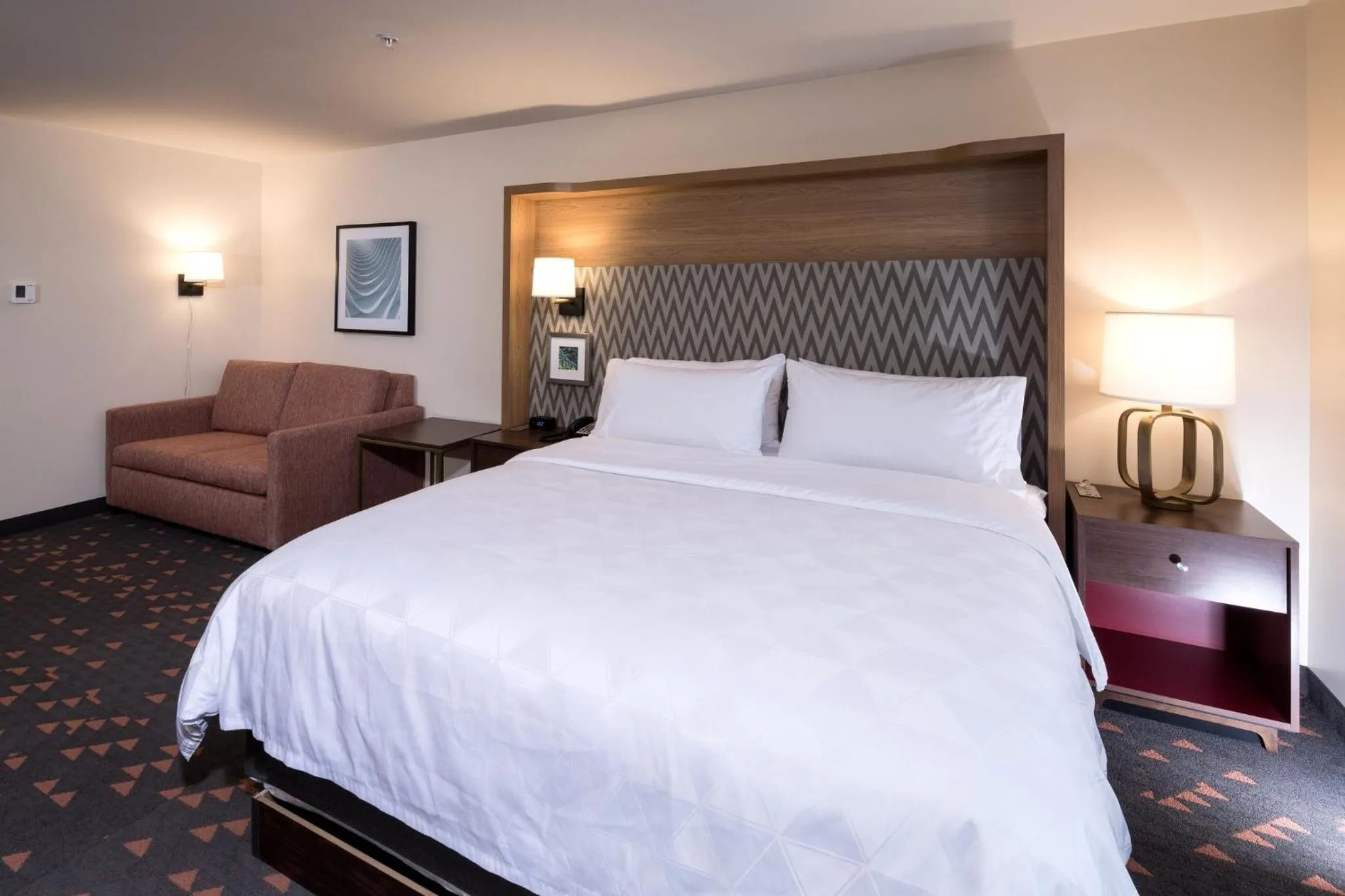 Bedroom, Bed in Holiday Inn & Suites Detroit - Troy by IHG