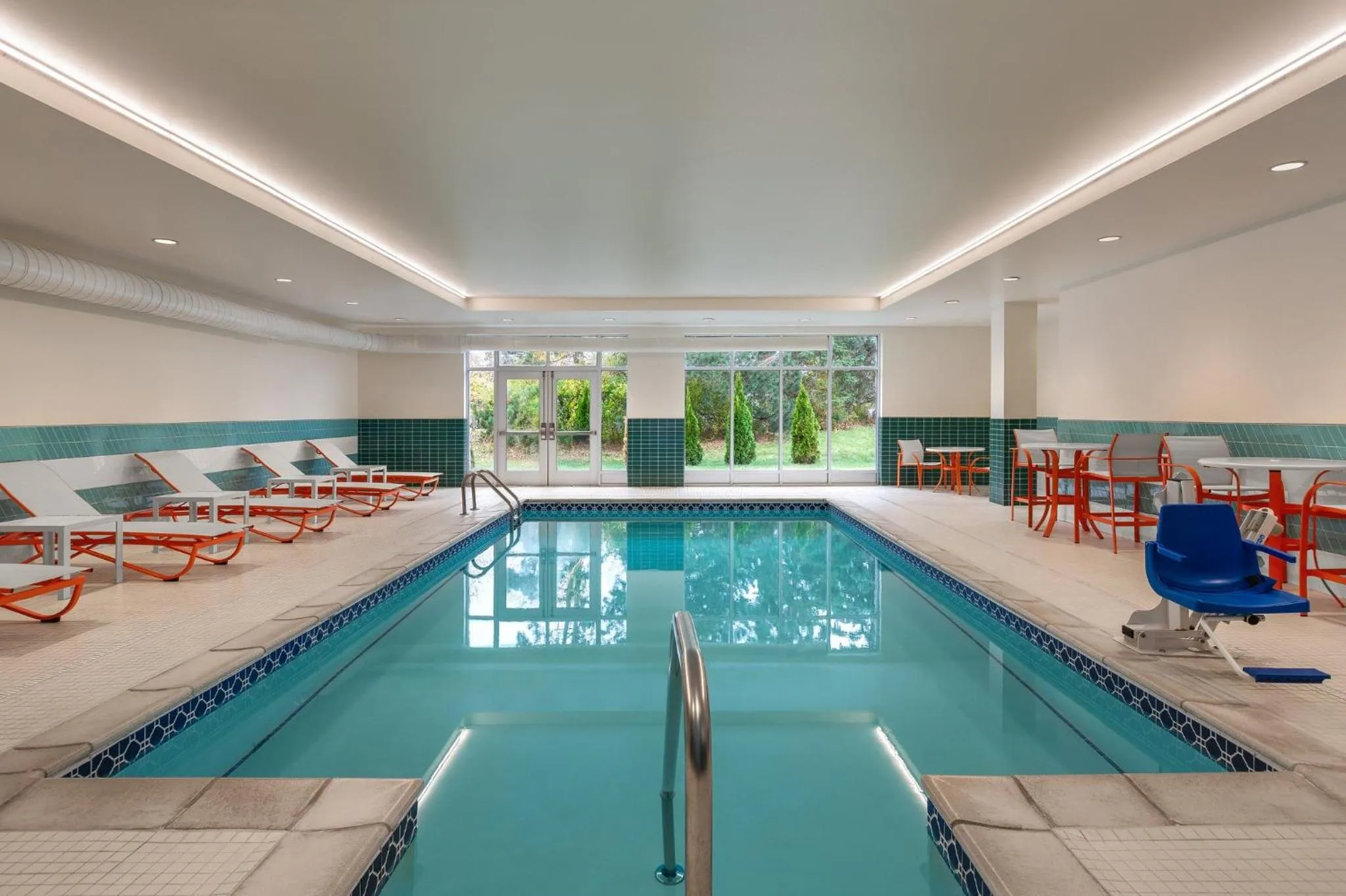 Swimming pool in Holiday Inn & Suites Detroit - Troy by IHG
