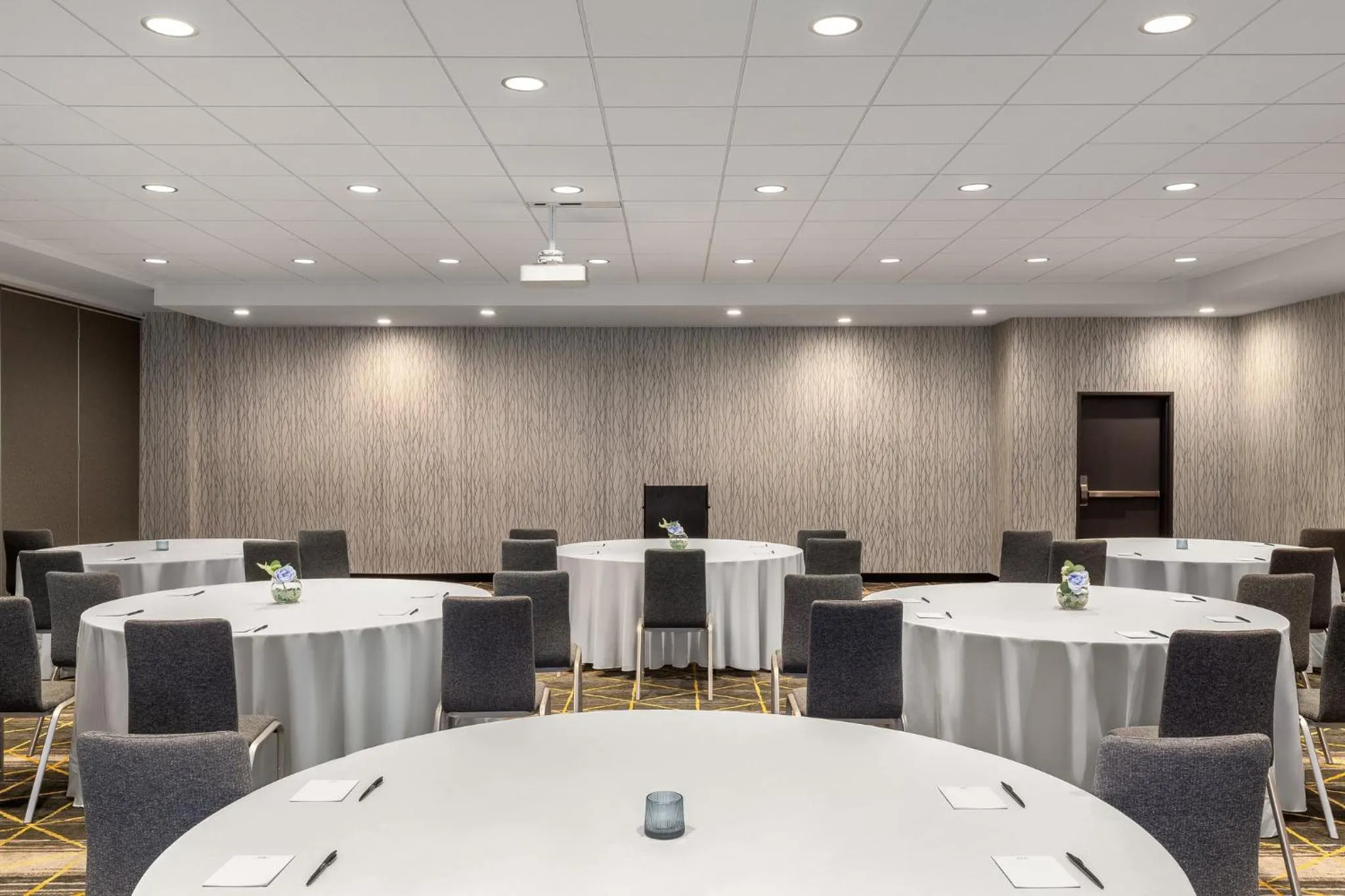 Meeting/conference room in Holiday Inn & Suites Detroit - Troy by IHG