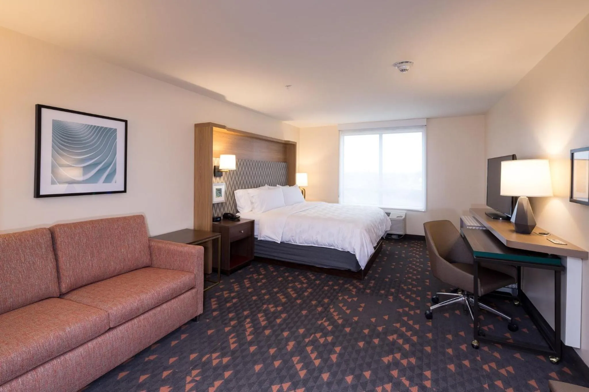 Bedroom, Bed in Holiday Inn & Suites Detroit - Troy by IHG