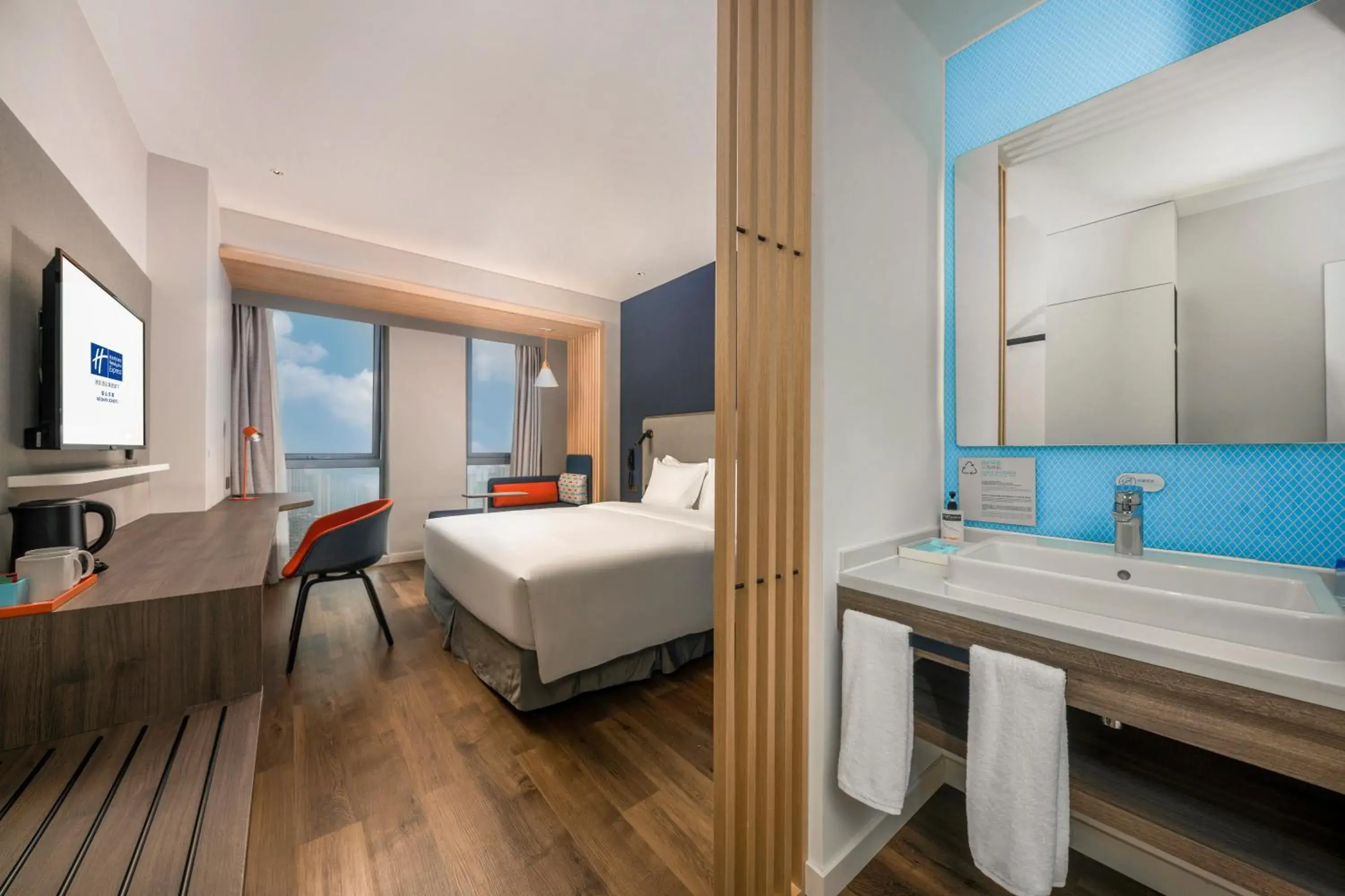 Standard King Room in Holiday Inn Express Meishan Dongpo by IHG Standard King Room in Holiday Inn Express Meishan Dongpo by IHG