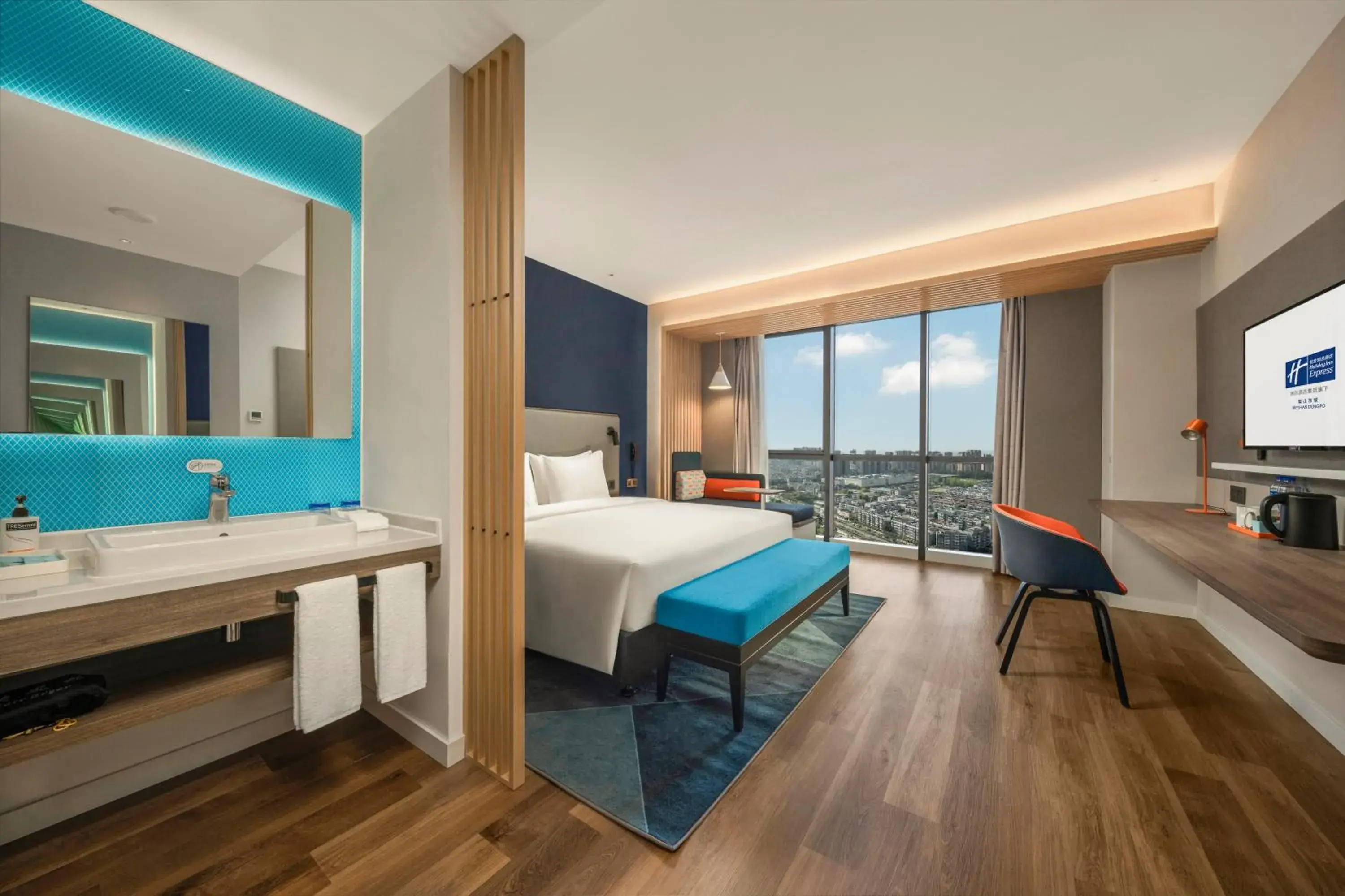 1 King Standard Extra Floor Space City View in Holiday Inn Express Meishan Dongpo by IHG 1 King Standard Extra Floor Space City View in Holiday Inn Express Meishan Dongpo by IHG