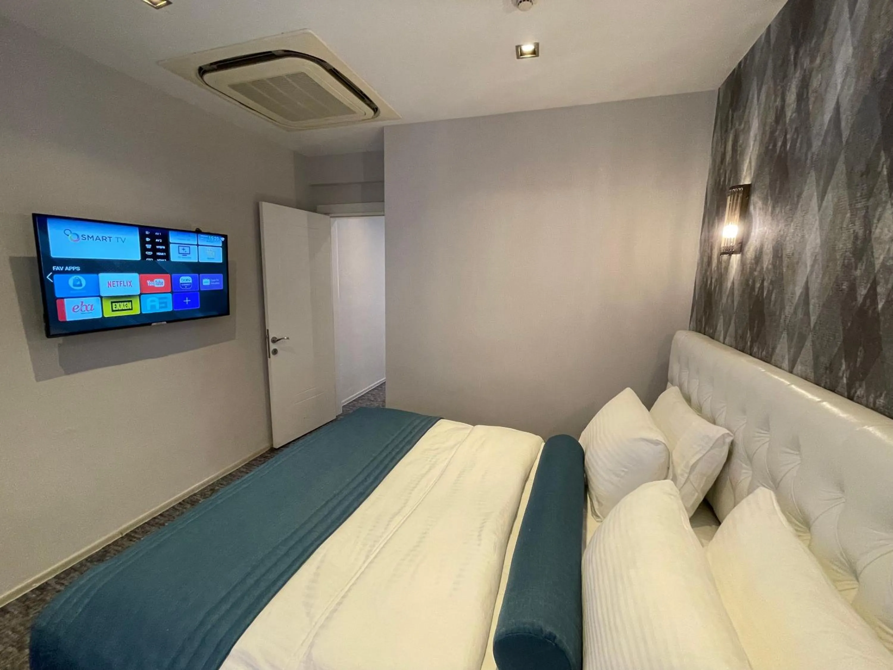 Photo of the whole room, Bed in Mayfair Seaside Hotel