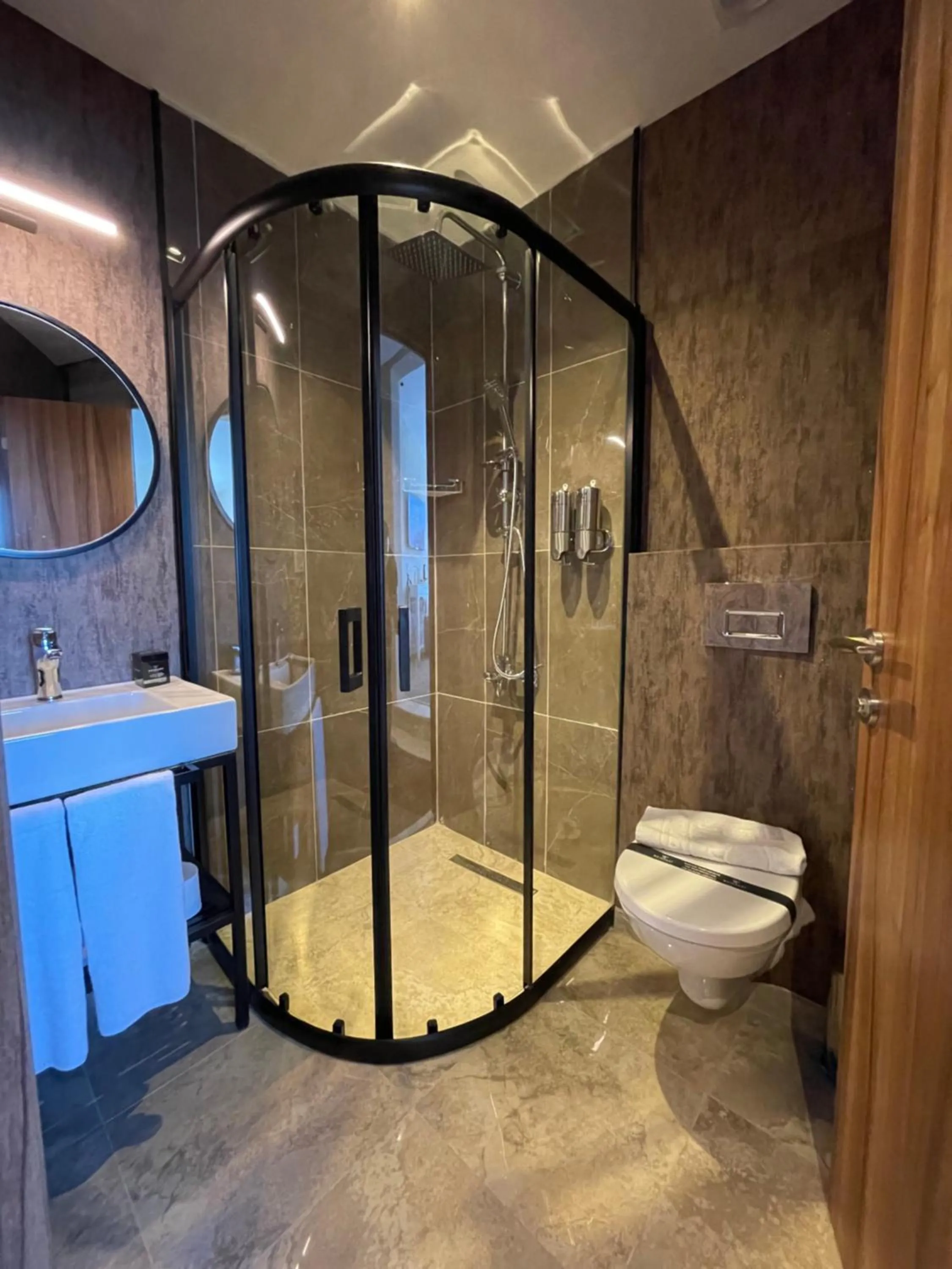 Shower in Mayfair Seaside Hotel