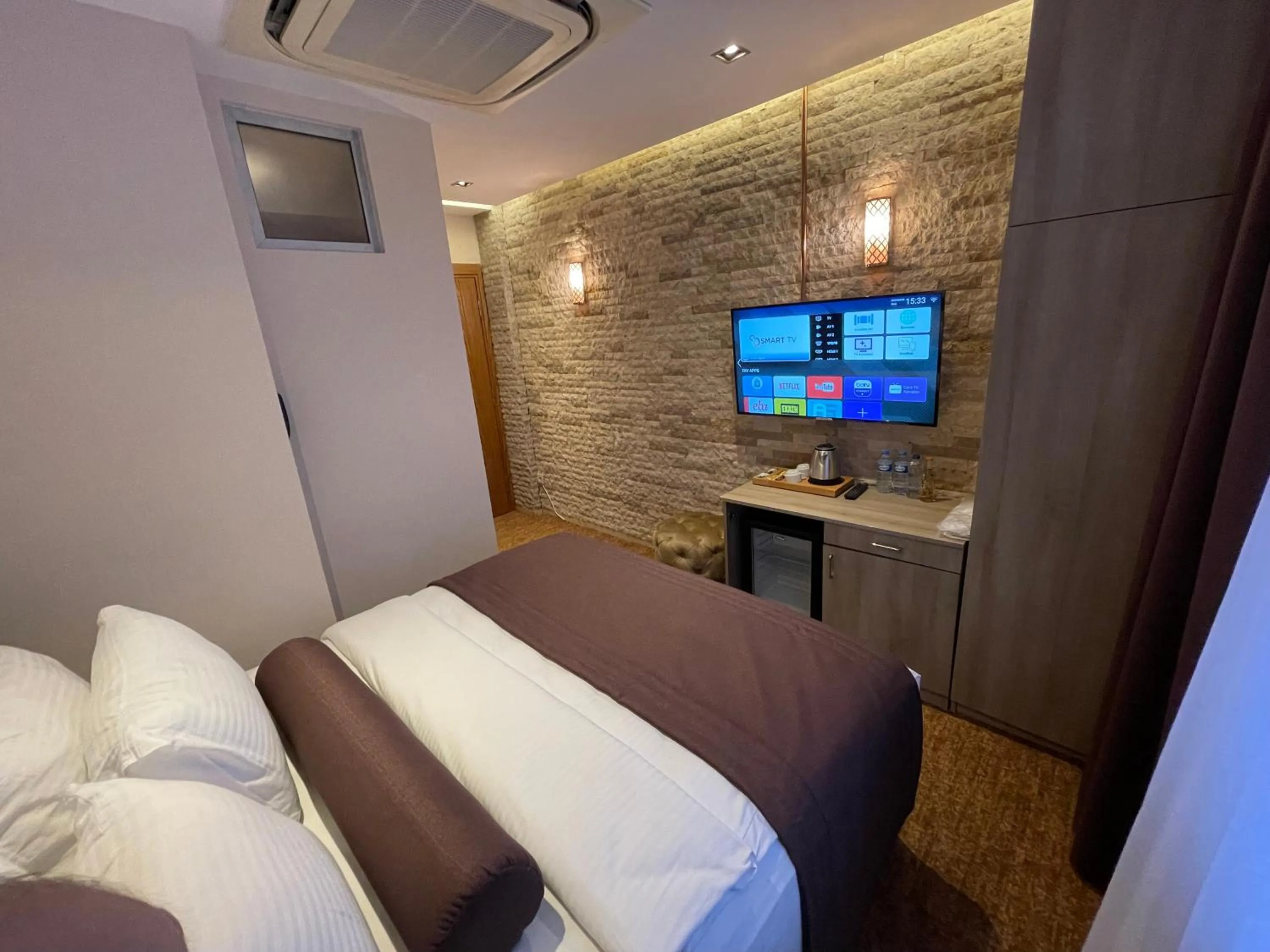 TV and multimedia, Bed in Mayfair Seaside Hotel