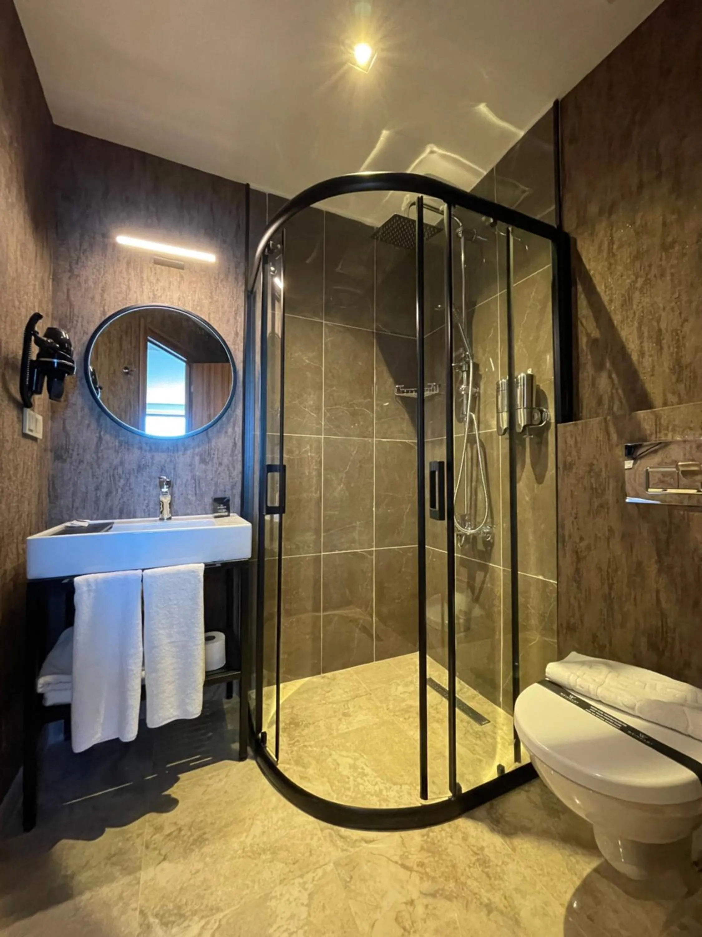 Shower in Mayfair Seaside Hotel