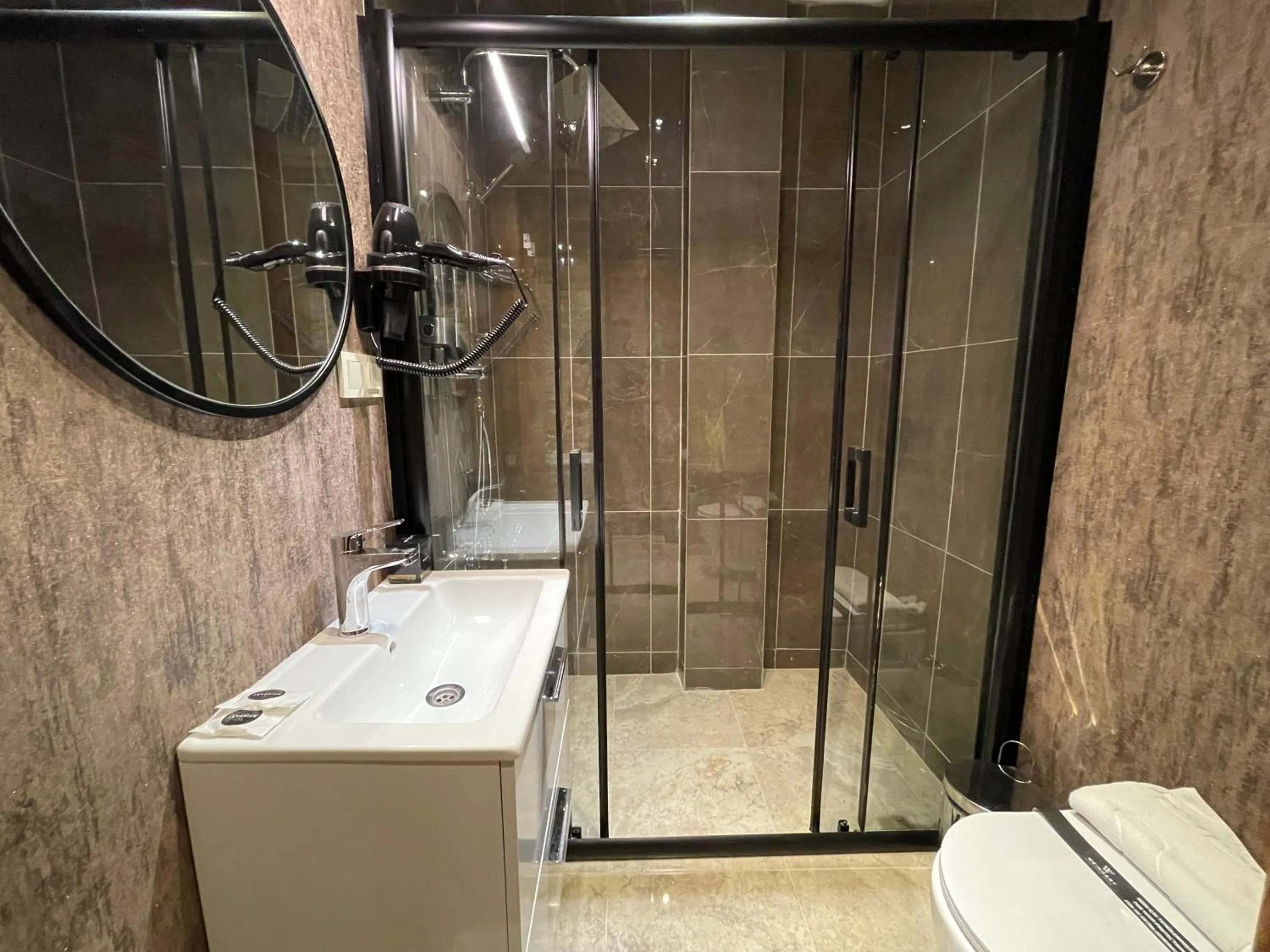 Shower in Mayfair Seaside Hotel