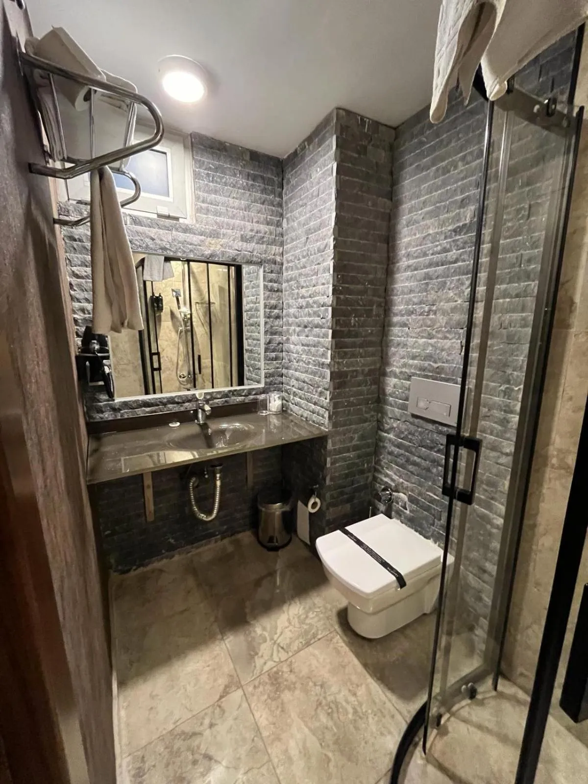 Shower in Mayfair Seaside Hotel