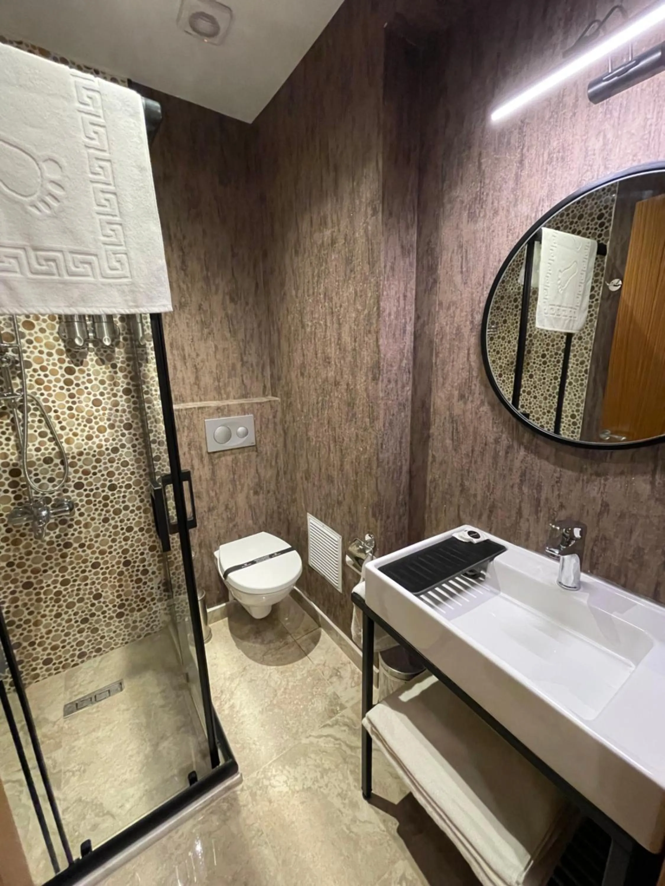 Shower in Mayfair Seaside Hotel