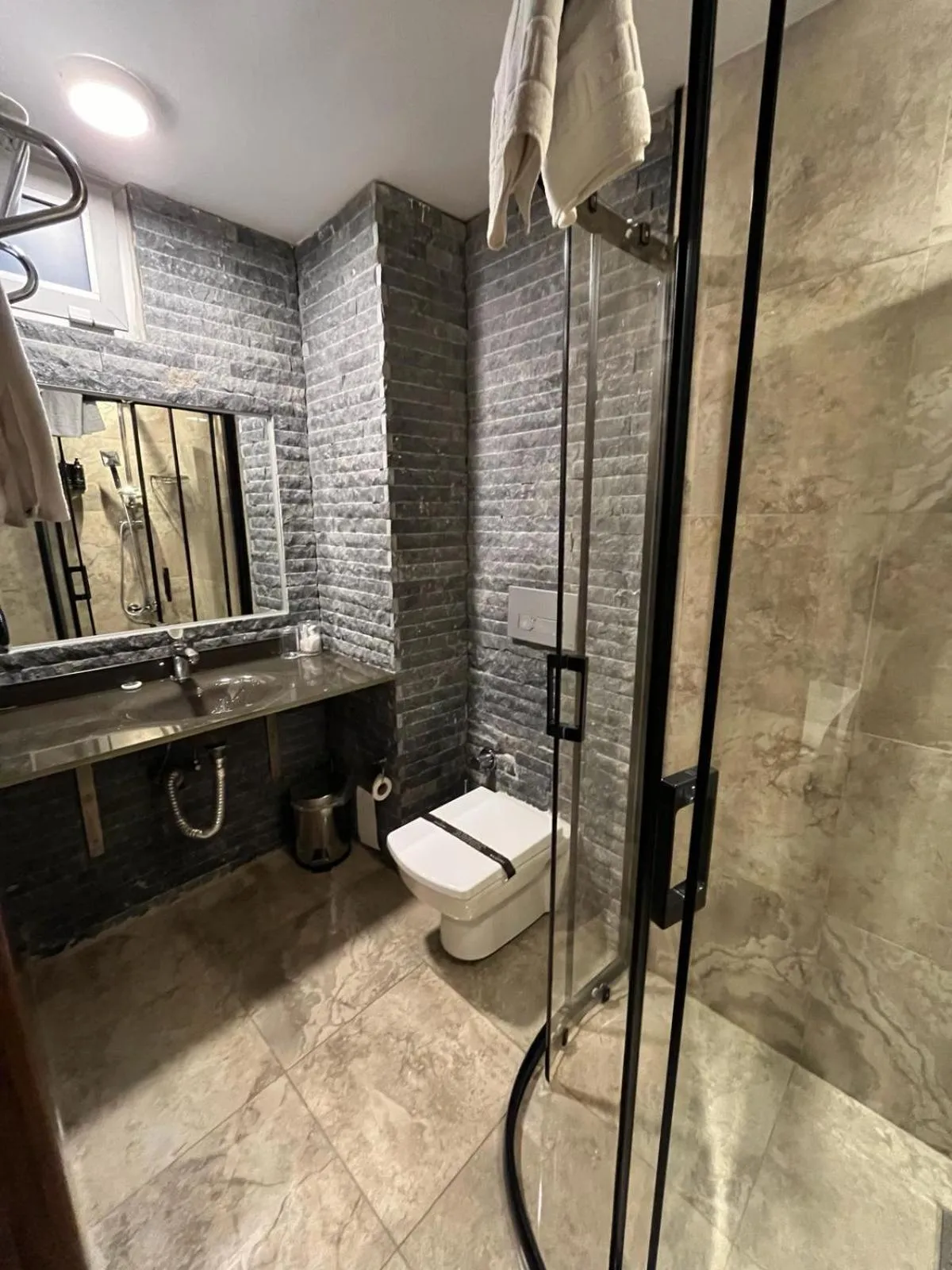 Shower in Mayfair Seaside Hotel