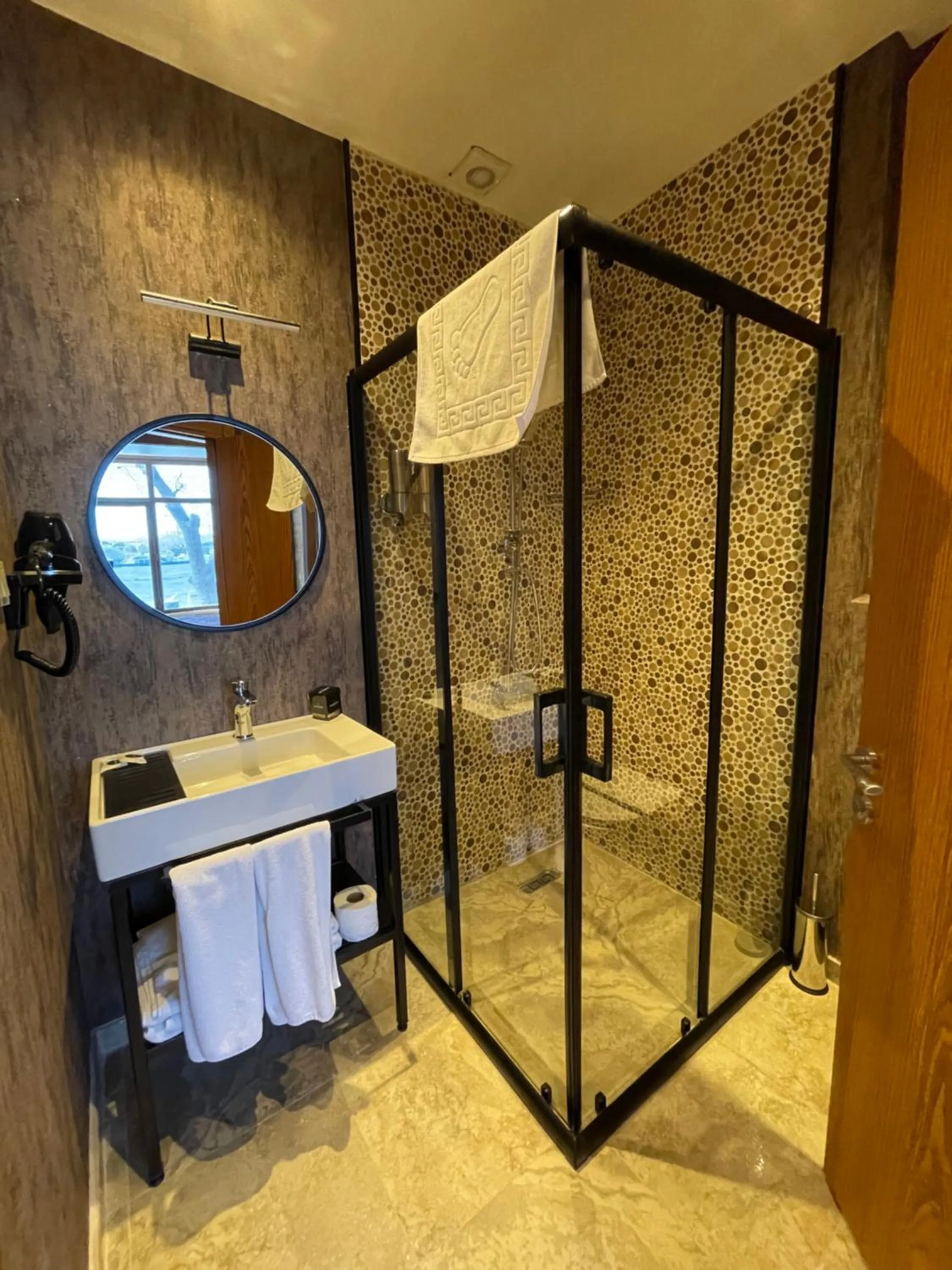 Shower in Mayfair Seaside Hotel
