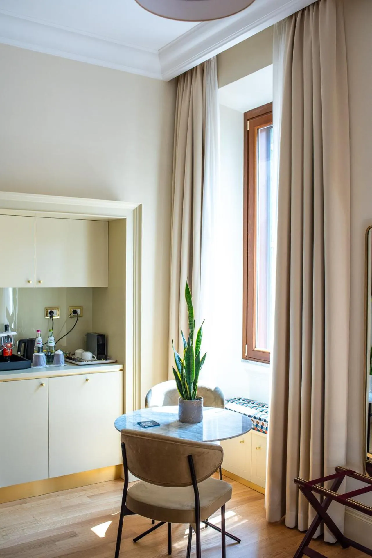 minibar in Sentho Roma