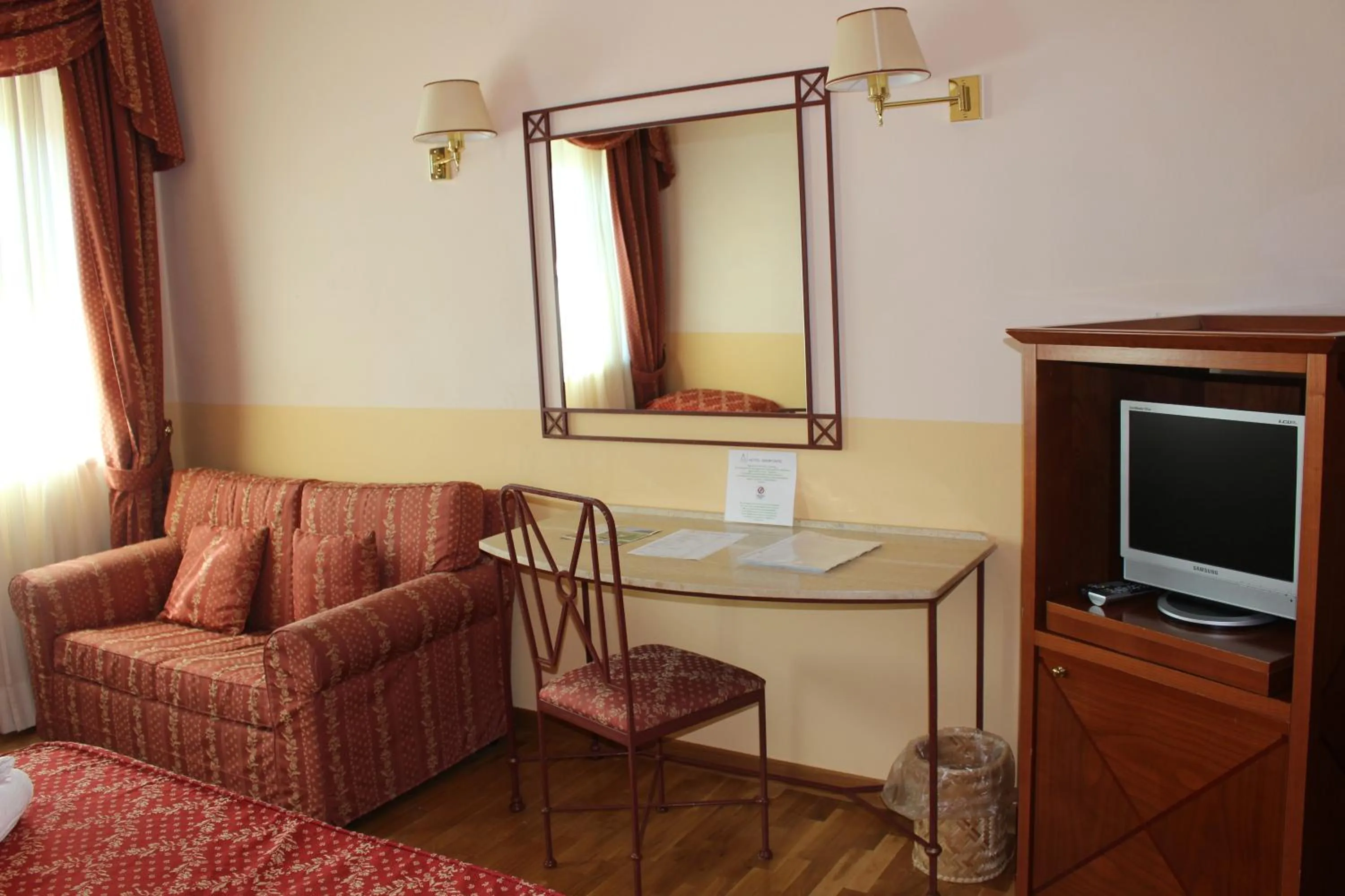 Photo of the whole room in Hotel Semifonte