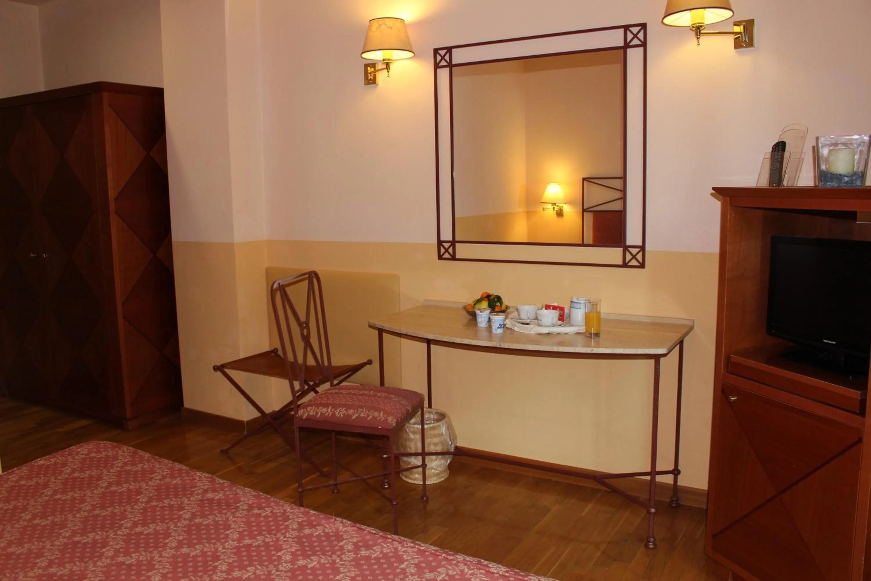 Photo of the whole room, Bed in Hotel Semifonte