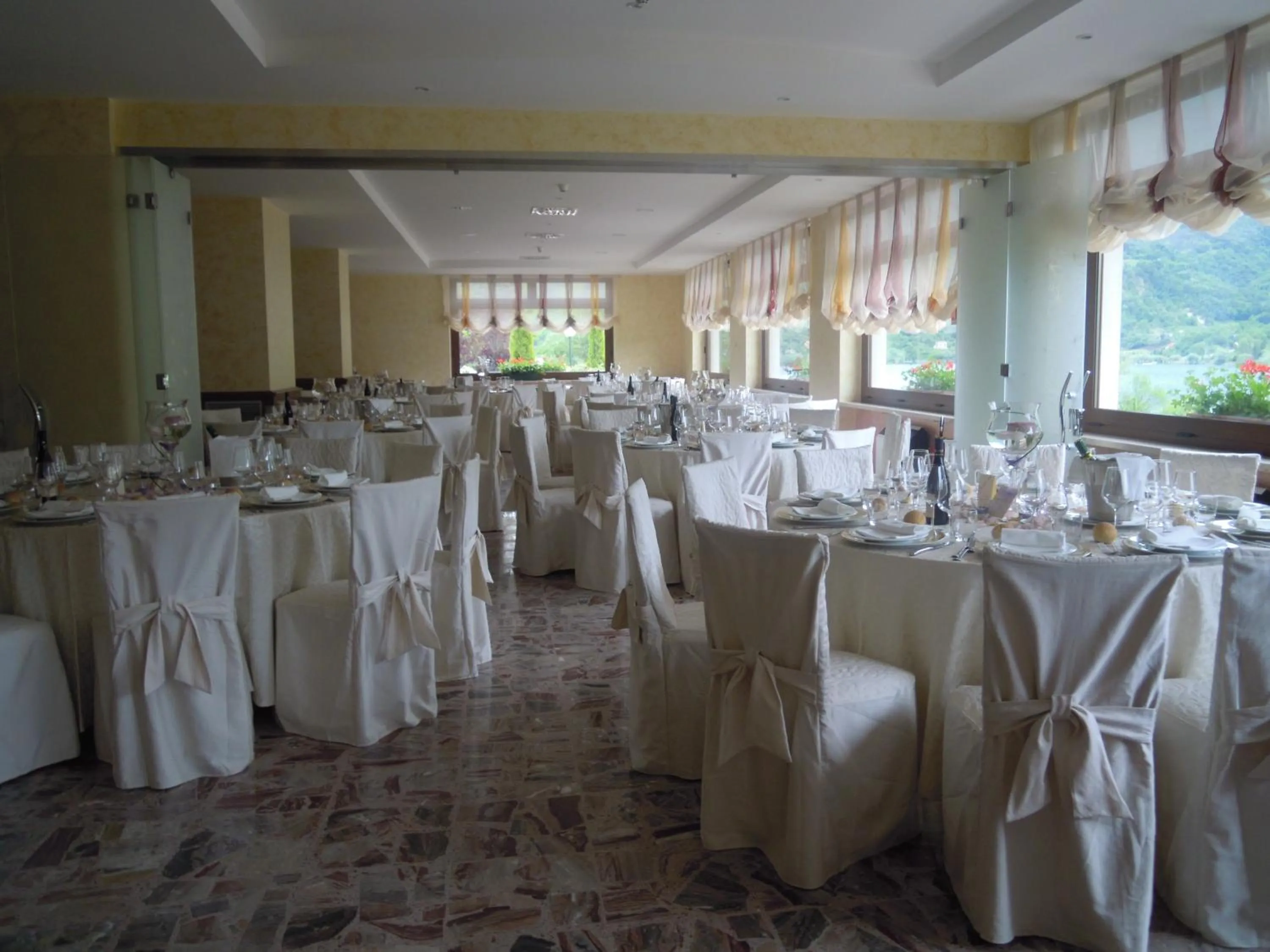 Restaurant/places to eat in Park Hotel