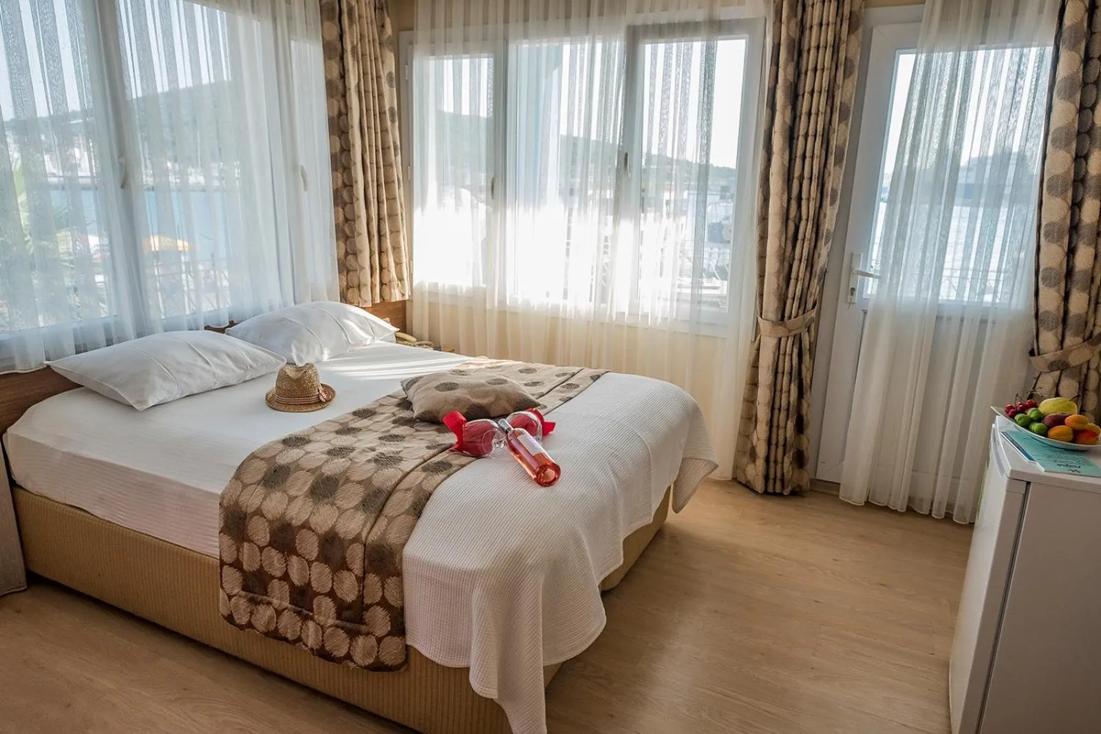 Sea view, Bed in Villa Vongole