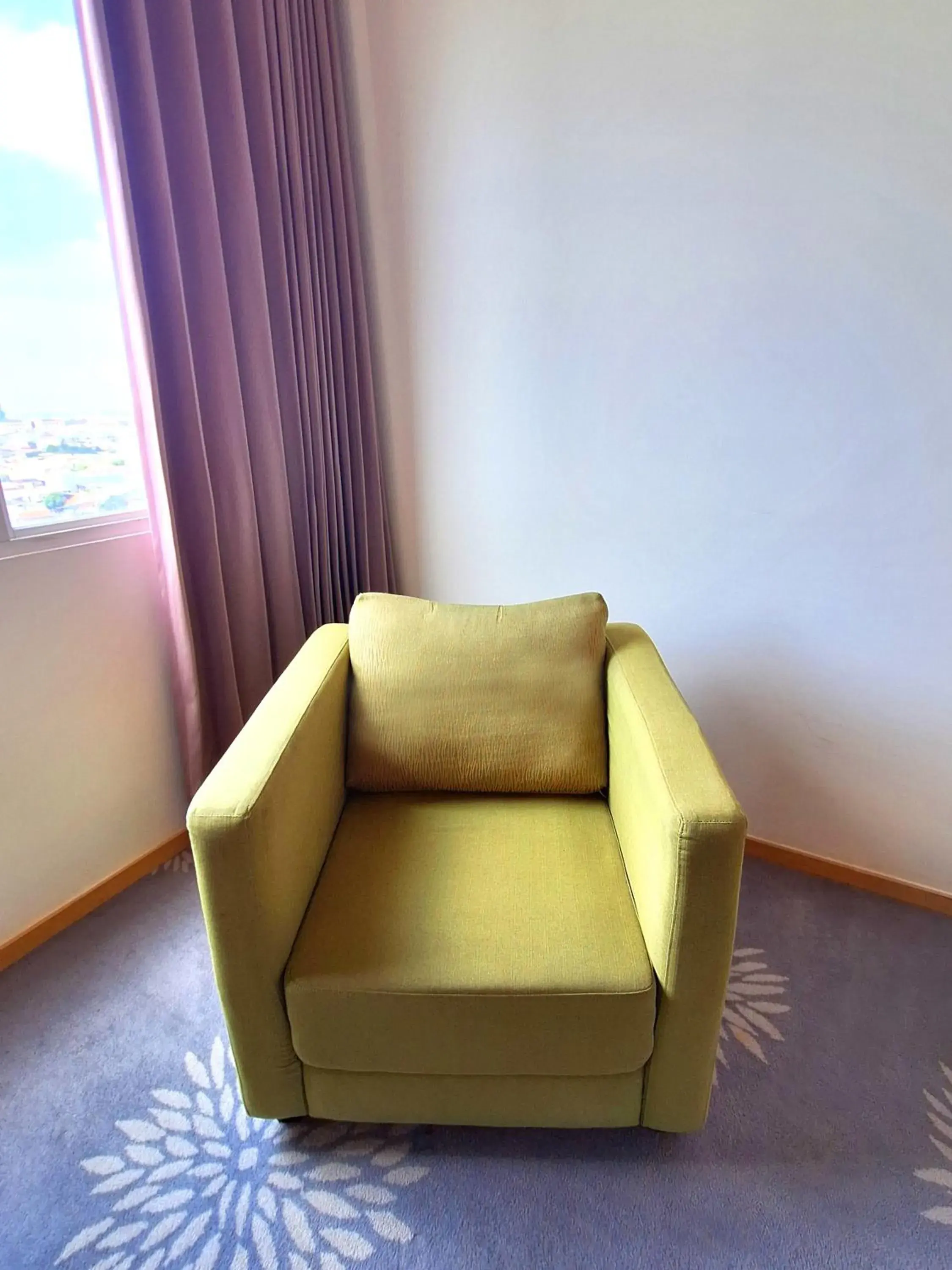 Deluxe Double Room in Swiss-Belinn Manyar Deluxe Double Room in Swiss-Belinn Manyar