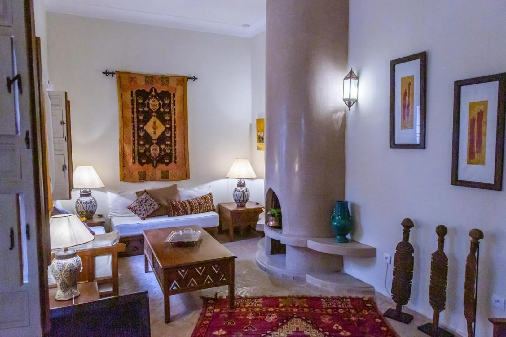 Living room, Bed in Riad Dar Talah