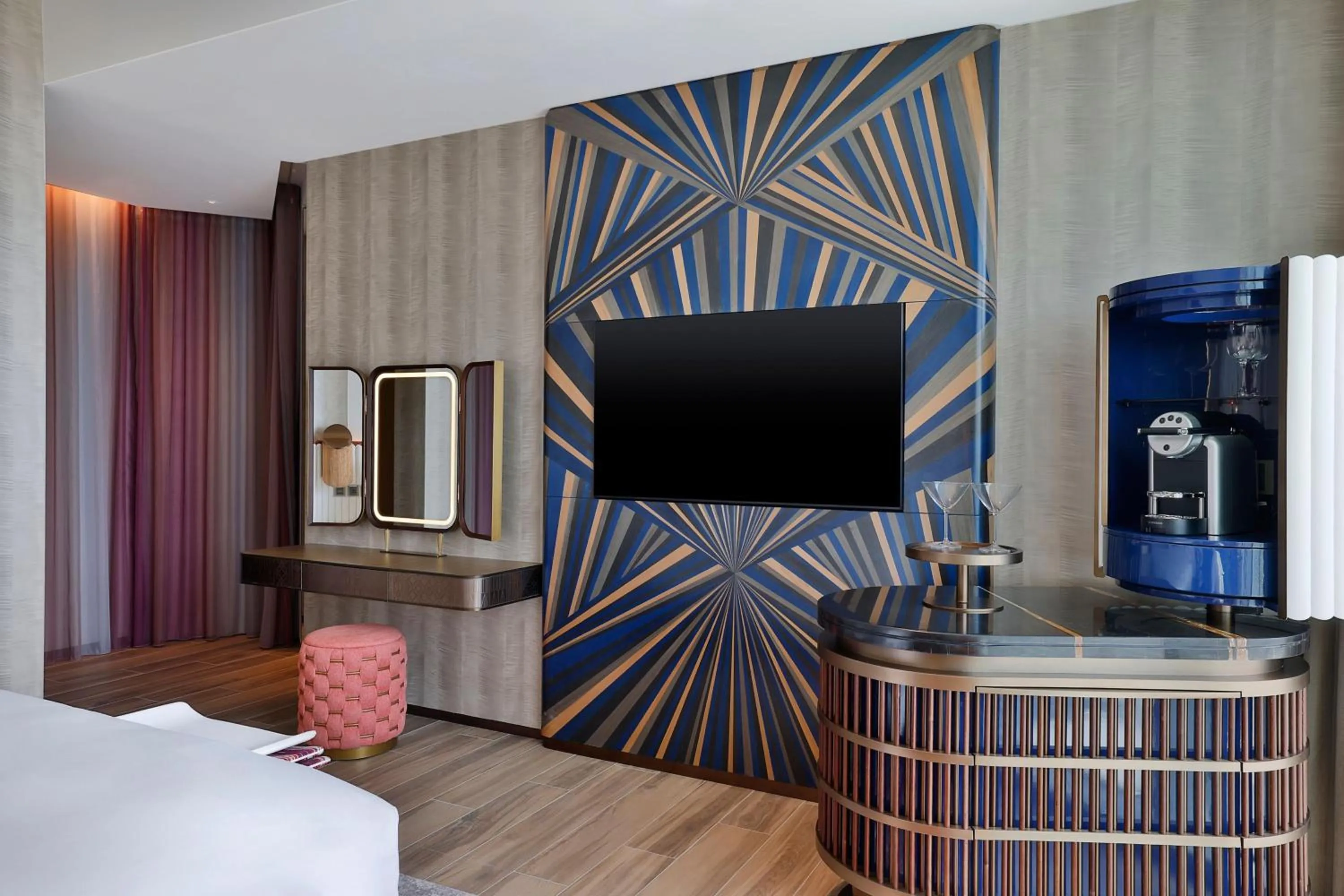 Bedroom, Bed in W Dubai - Mina Seyahi