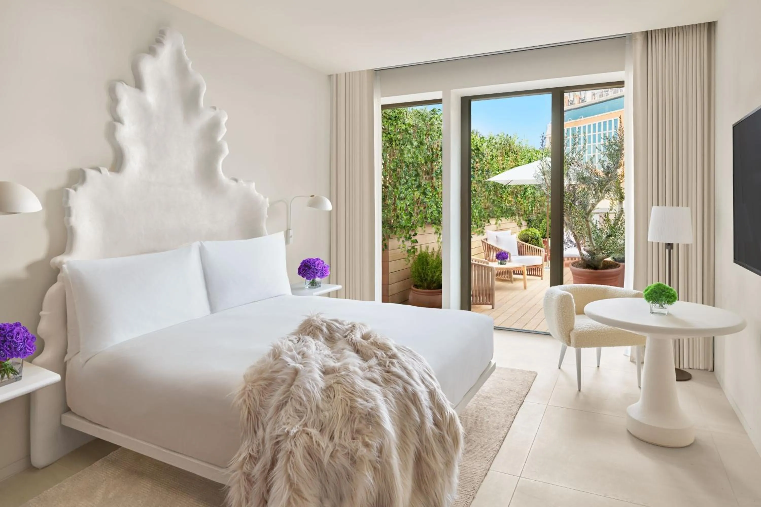 Photo of the whole room, Bed in The Madrid EDITION