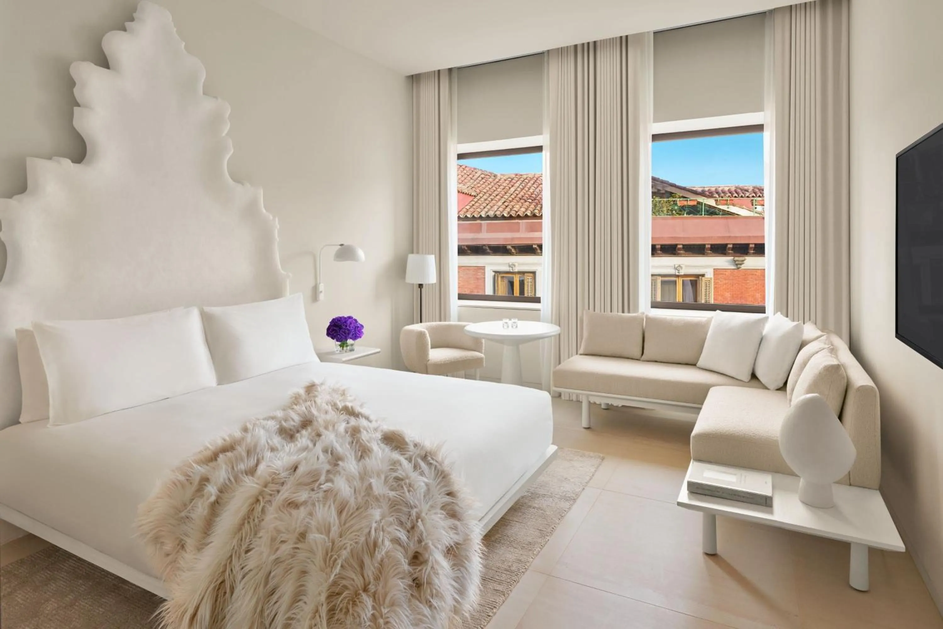 Photo of the whole room, Bed in The Madrid EDITION