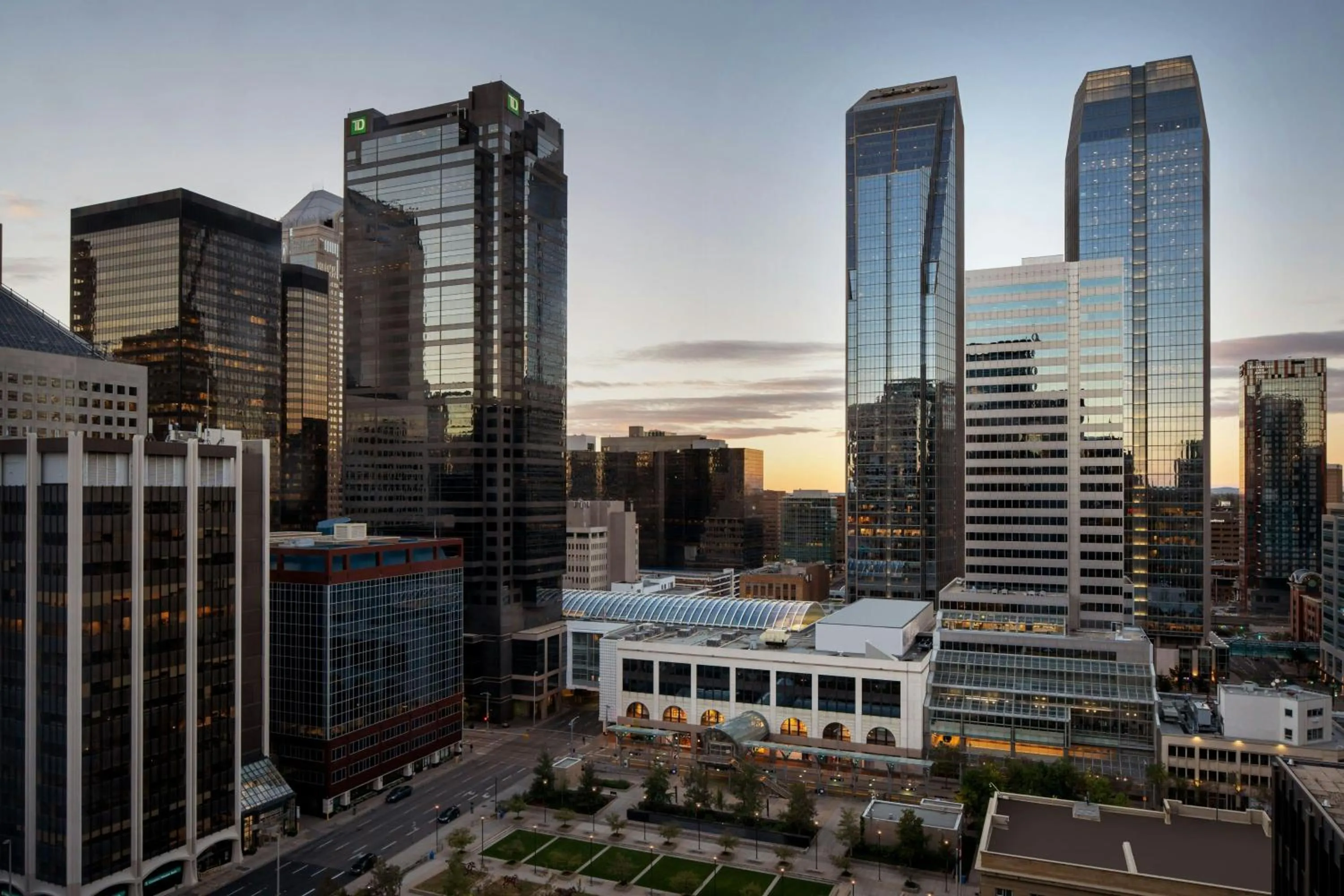 Photo of the whole room in The Dorian, Autograph Collection