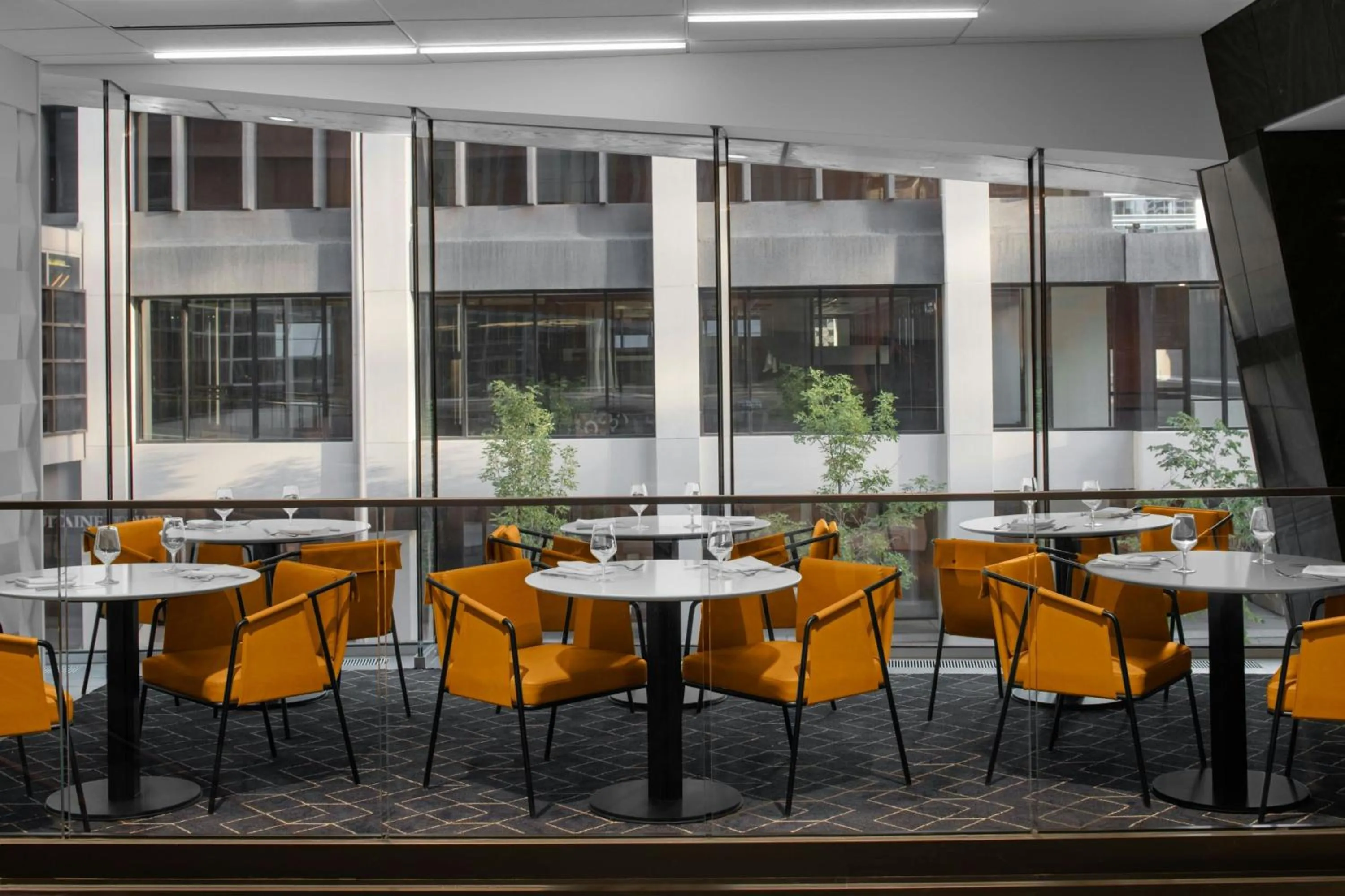 Restaurant/places to eat in Courtyard by Marriott Calgary Downtown