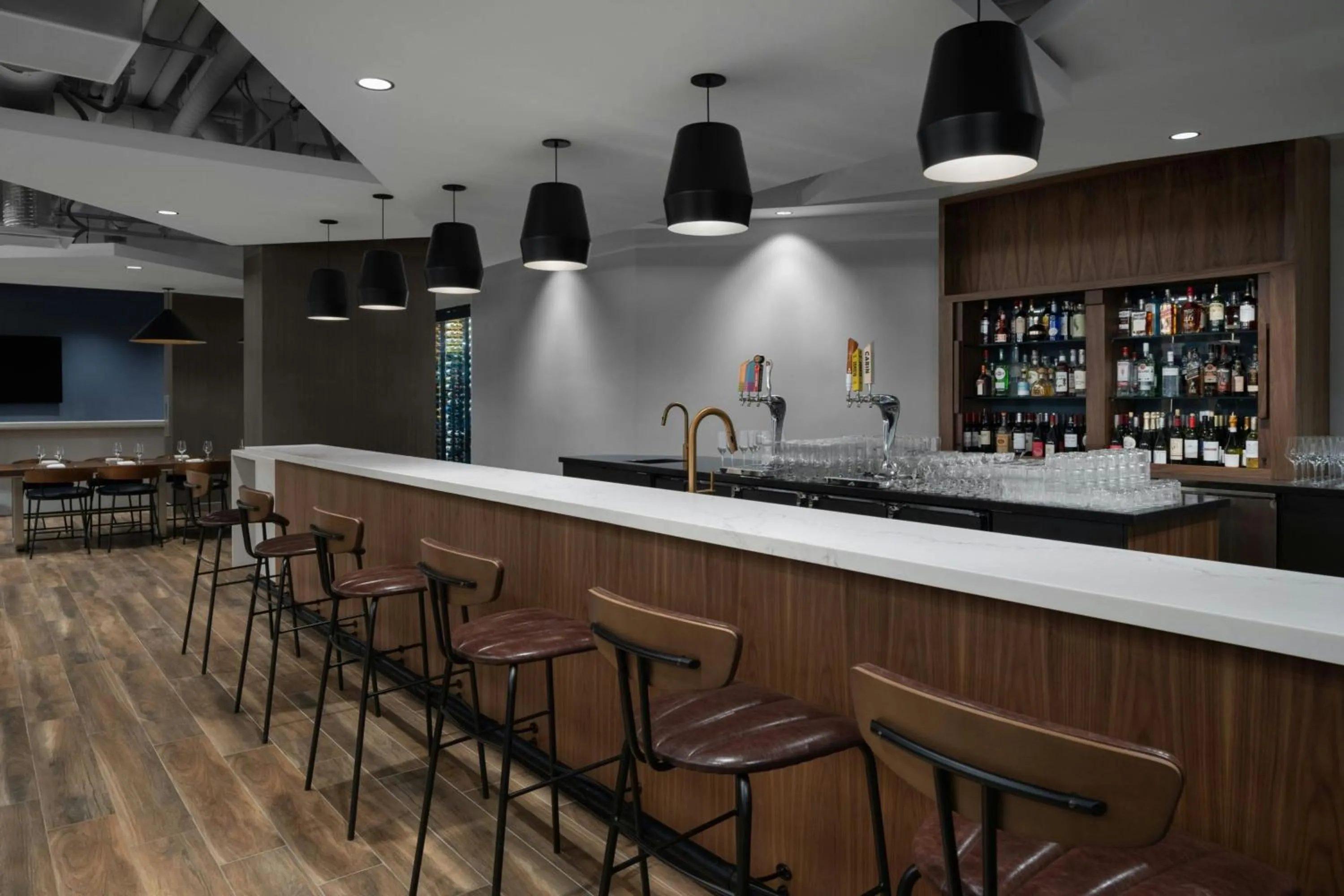 Lounge or bar in Courtyard by Marriott Calgary Downtown