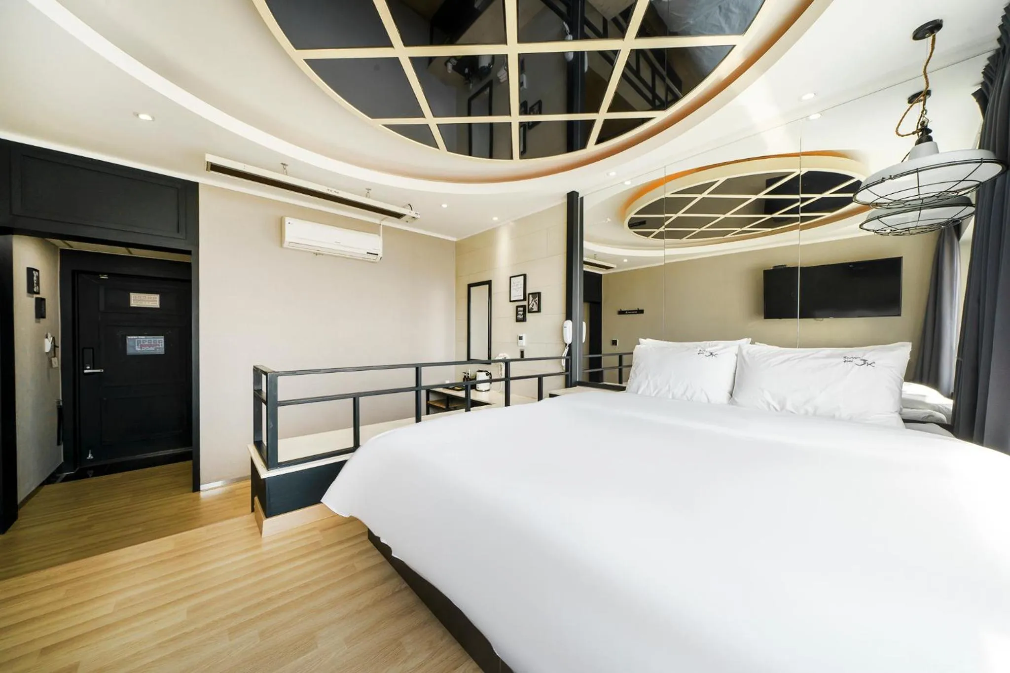 Bedroom, Bed in JK Hotel