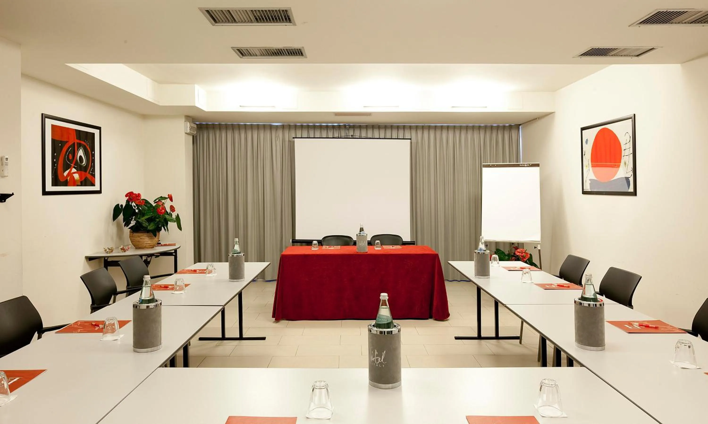 Business facilities in Hotel Miro'