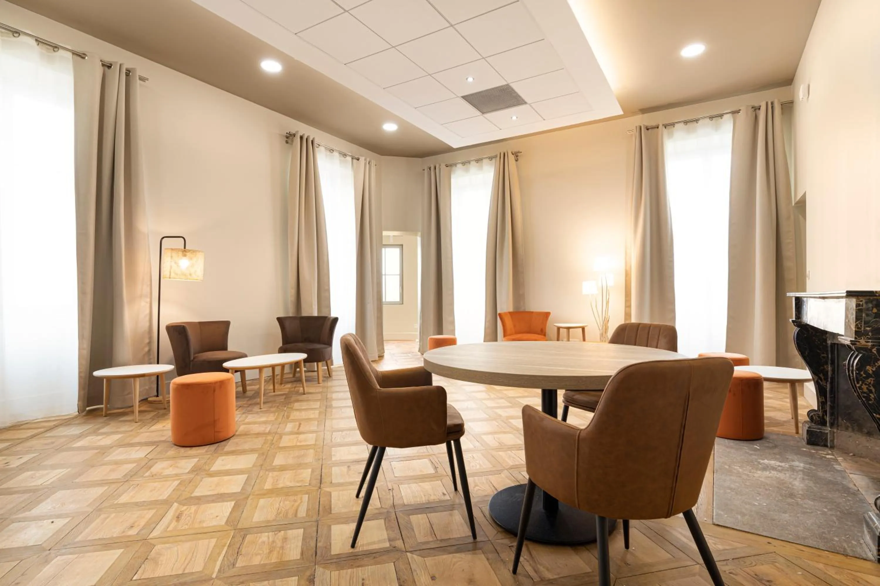 Communal lounge/ TV room in Domaine et Château de Valinches