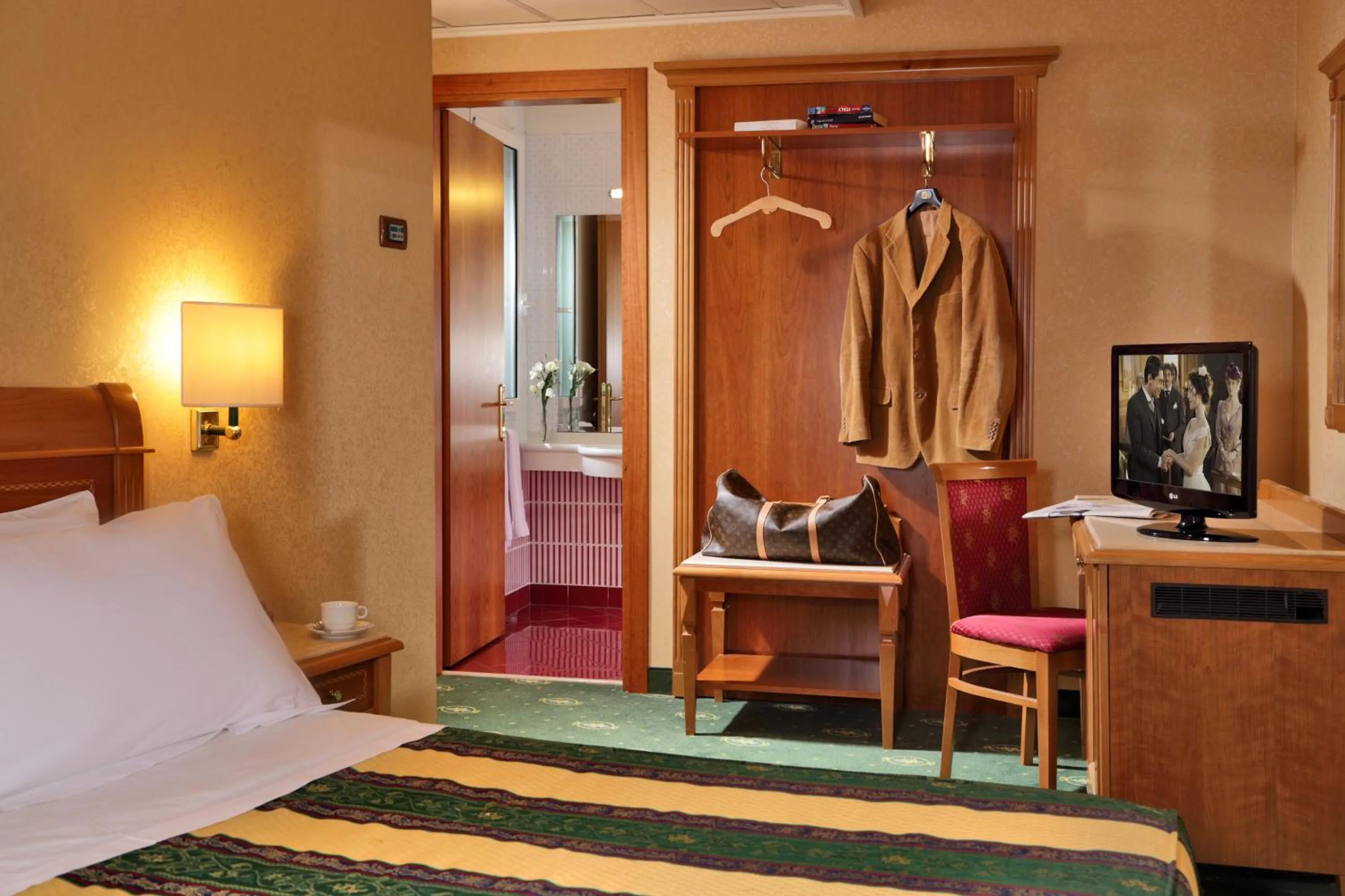 Bedroom, Bed in Colonna Hotel