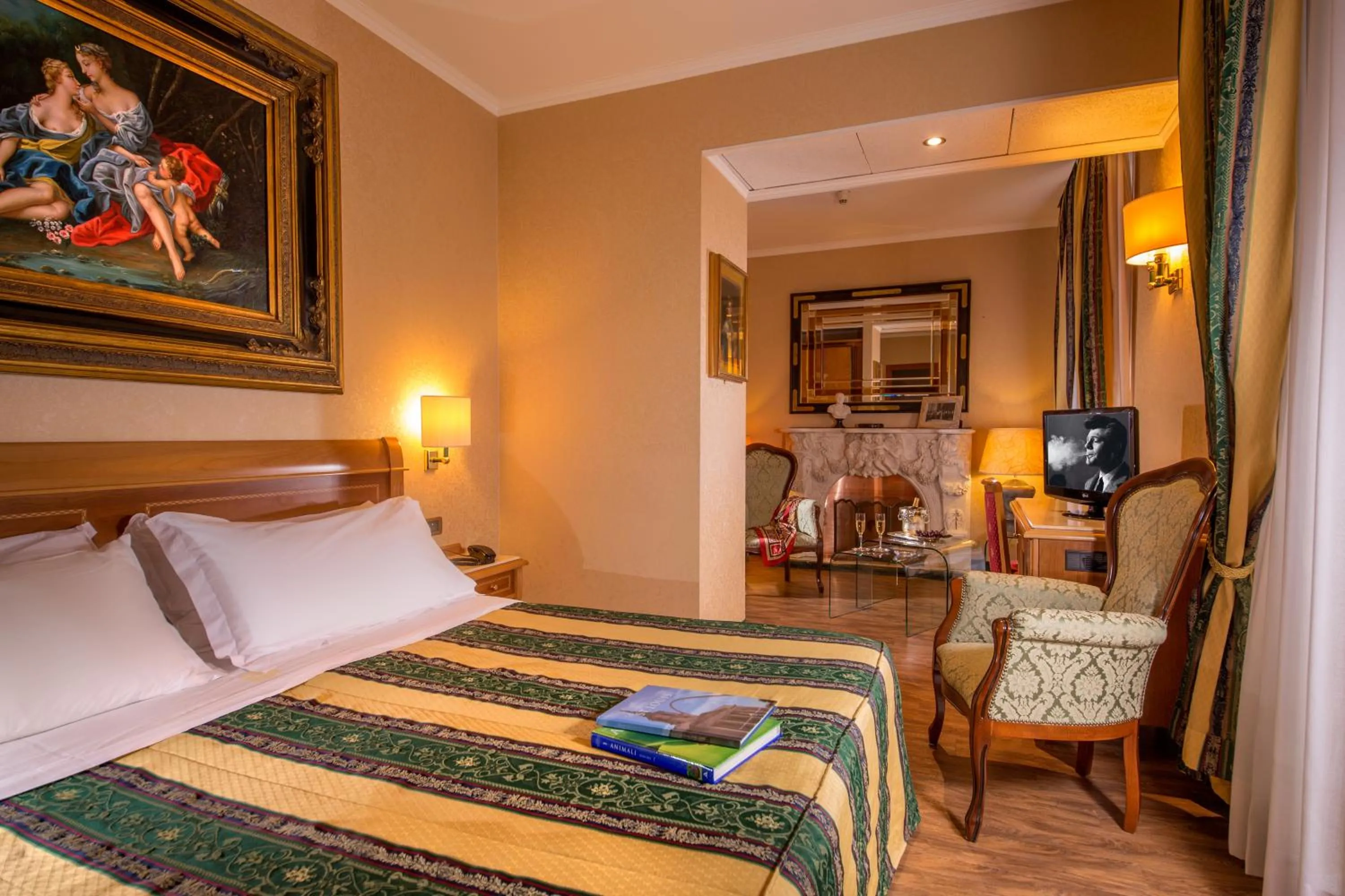 Bedroom, Bed in Colonna Hotel