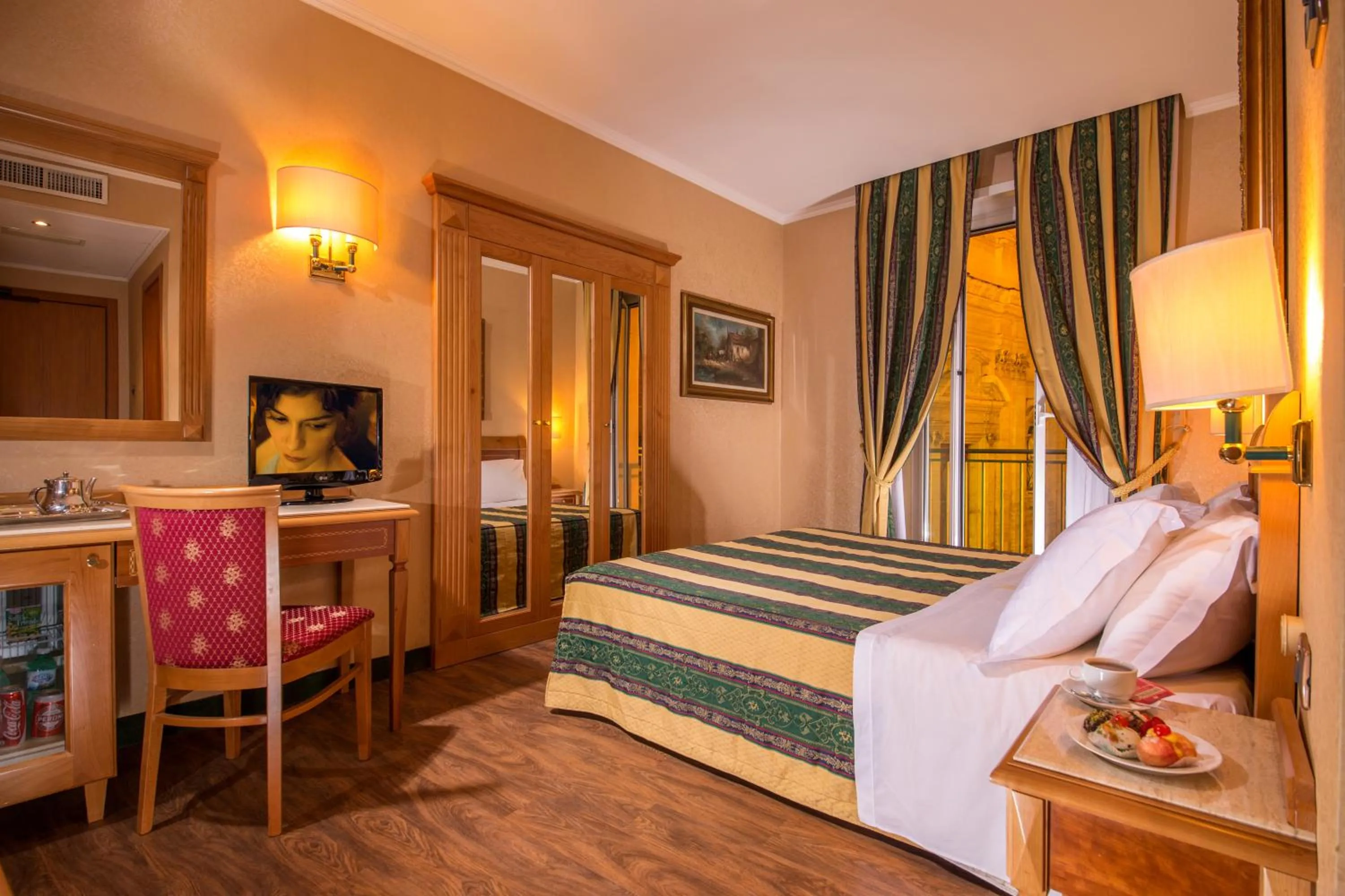 Balcony/Terrace, Bed in Colonna Hotel