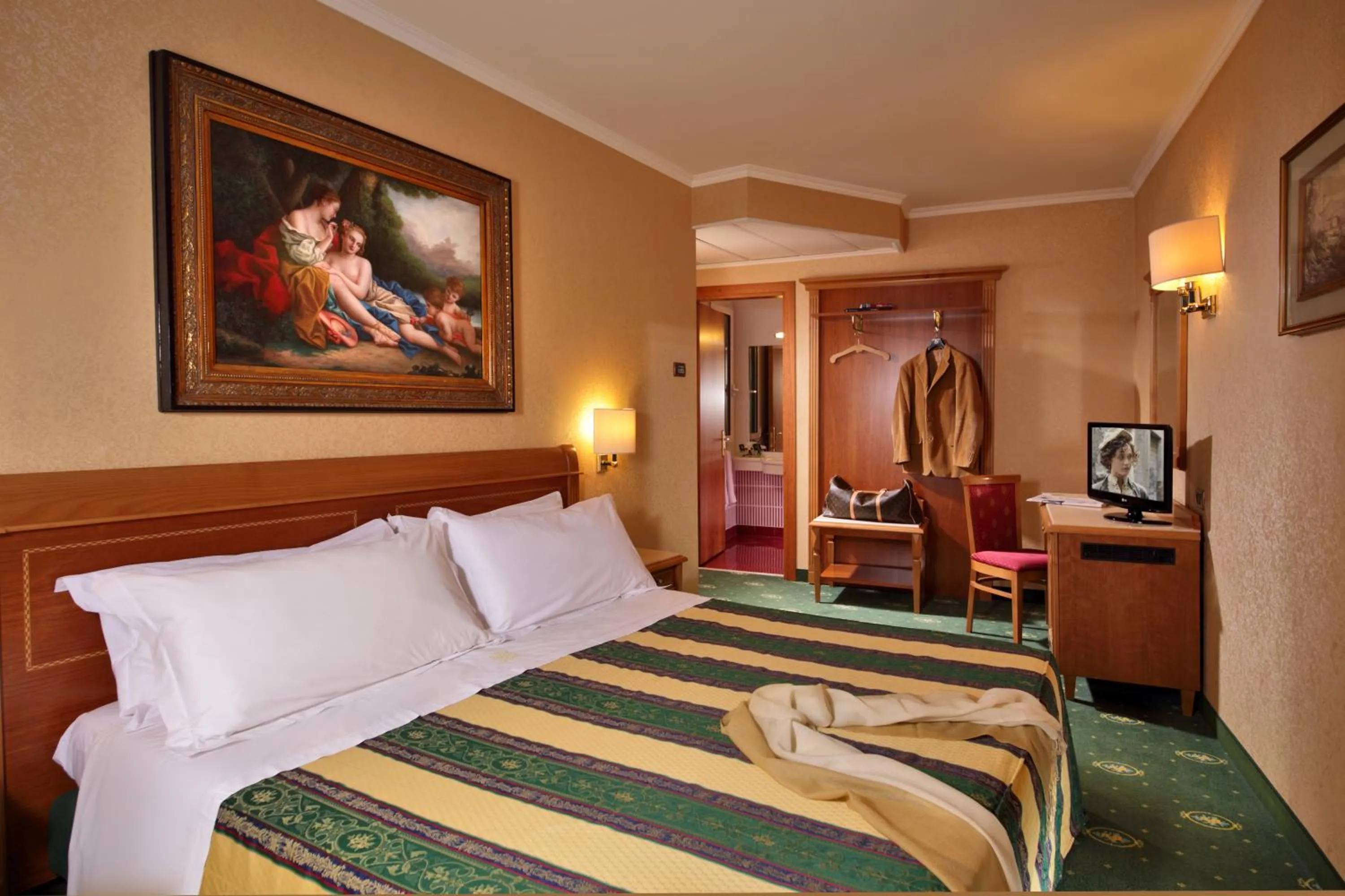 Bedroom, Bed in Colonna Hotel