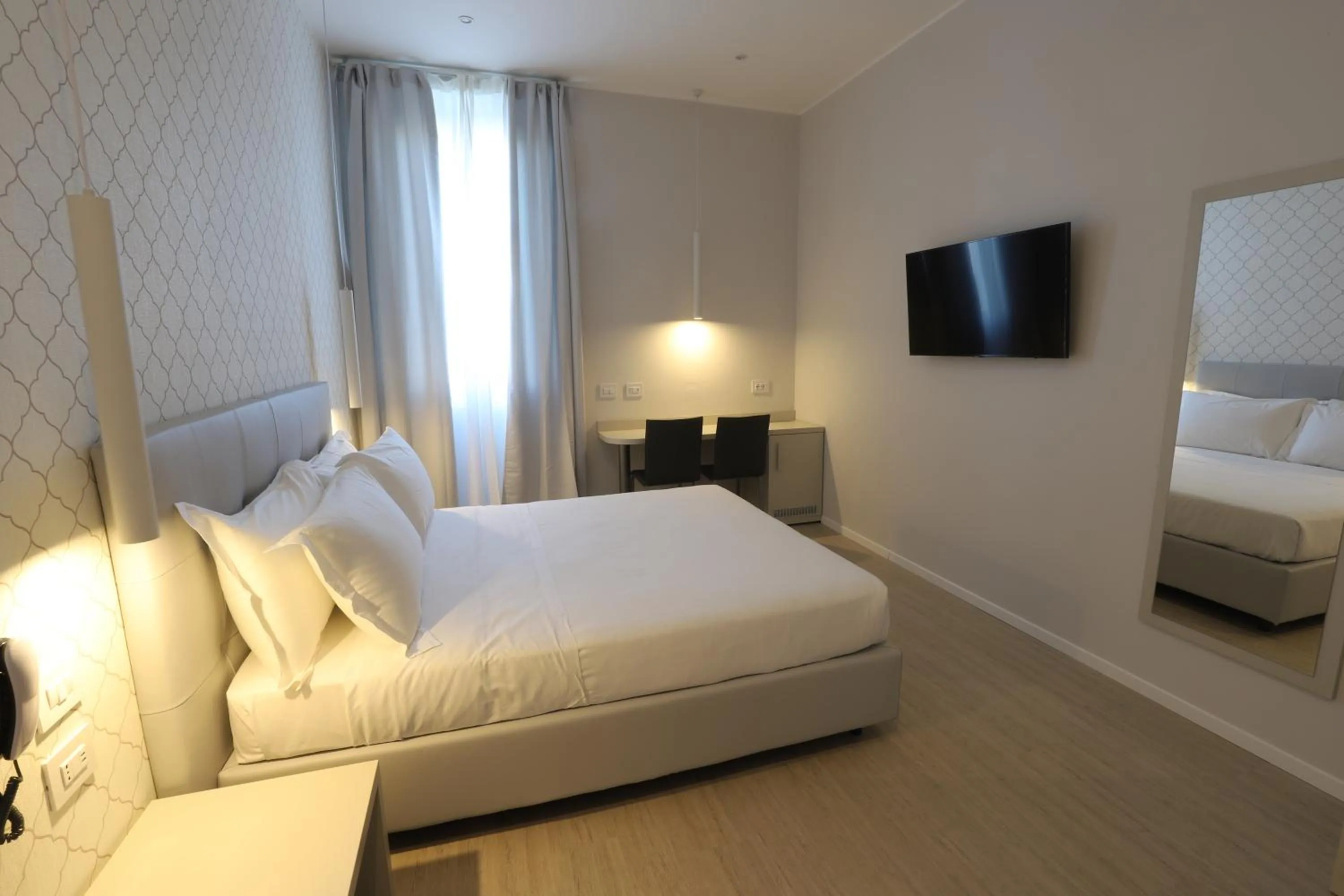 Photo of the whole room, Bed in Cadorna Luxury Hotel