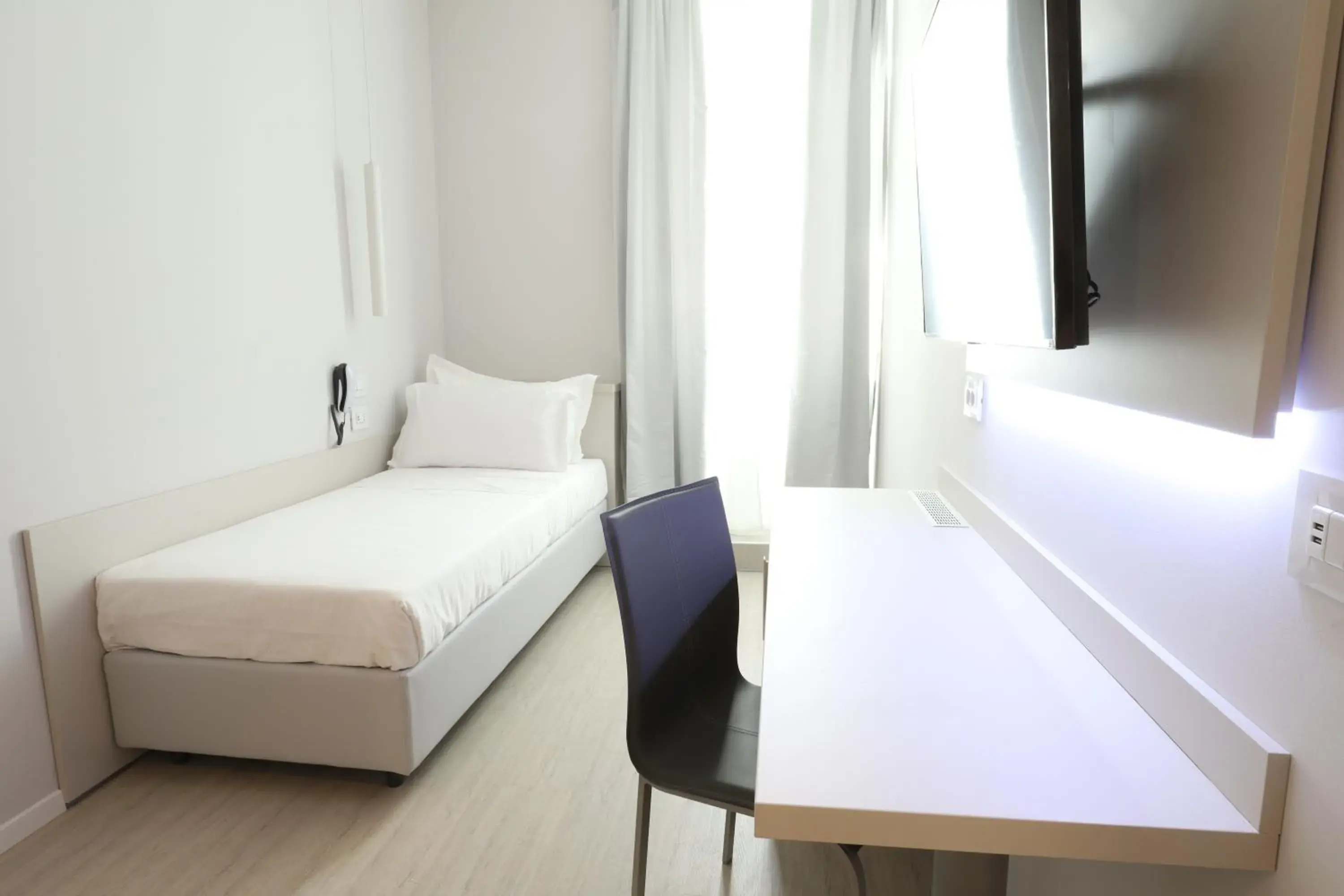 Single Room in Cadorna Luxury Hotel Single Room in Cadorna Luxury Hotel