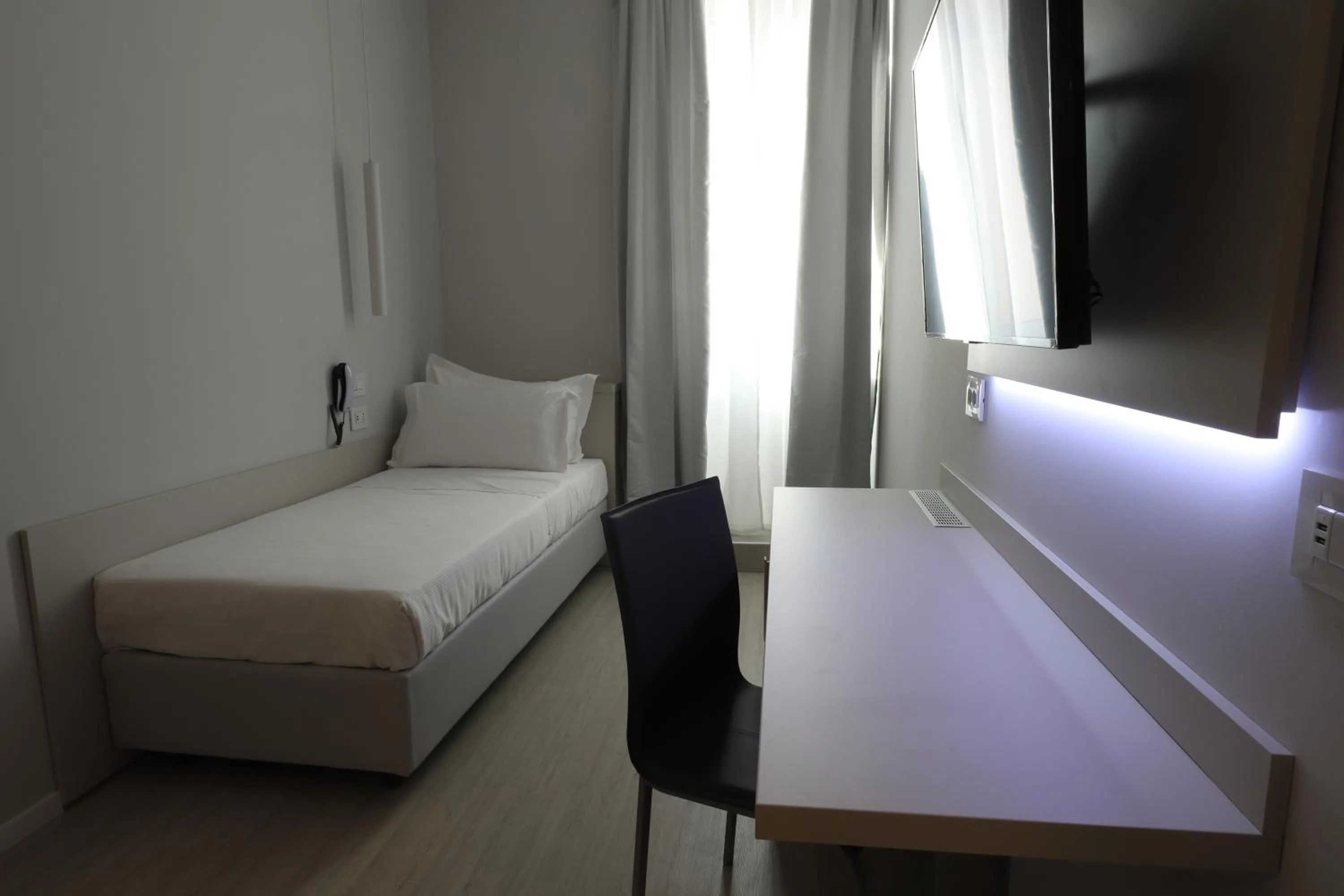 Photo of the whole room, Bed in Cadorna Luxury Hotel