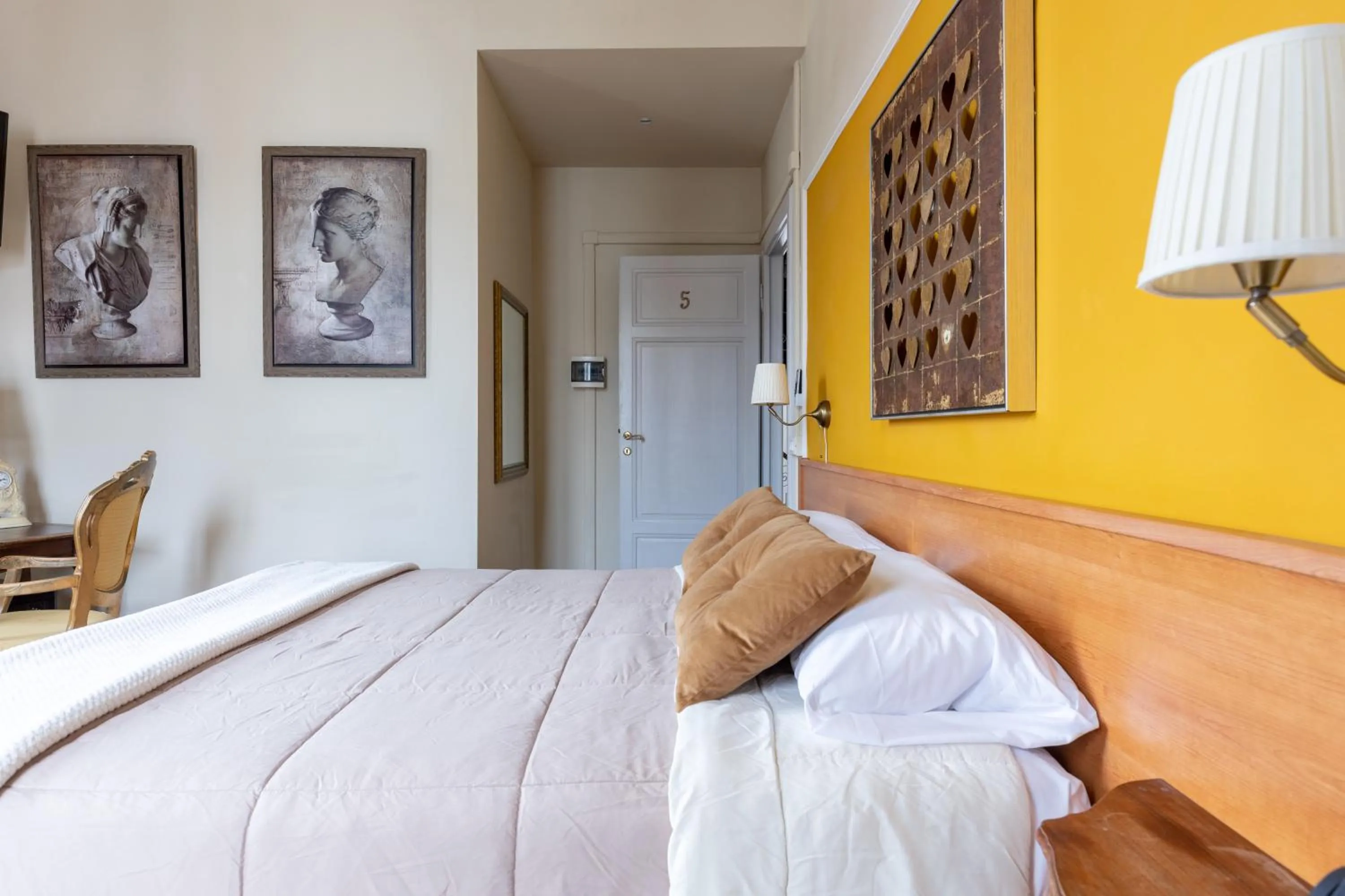 View (from property/room), Bed in Villa San Donato B&B