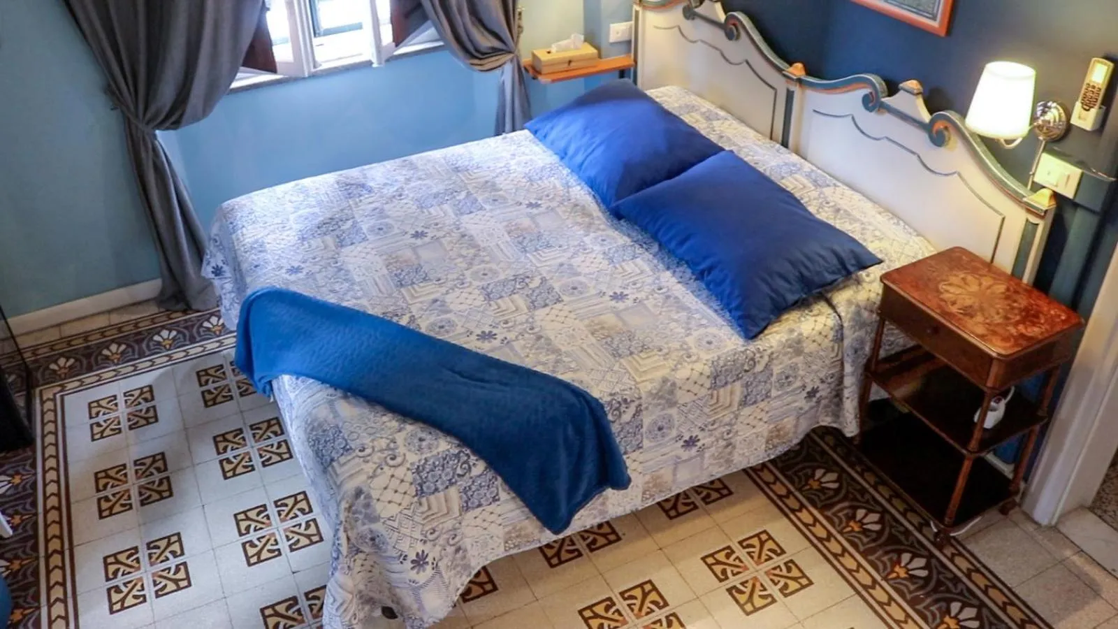 Spring, Bed in Villa San Donato B&B