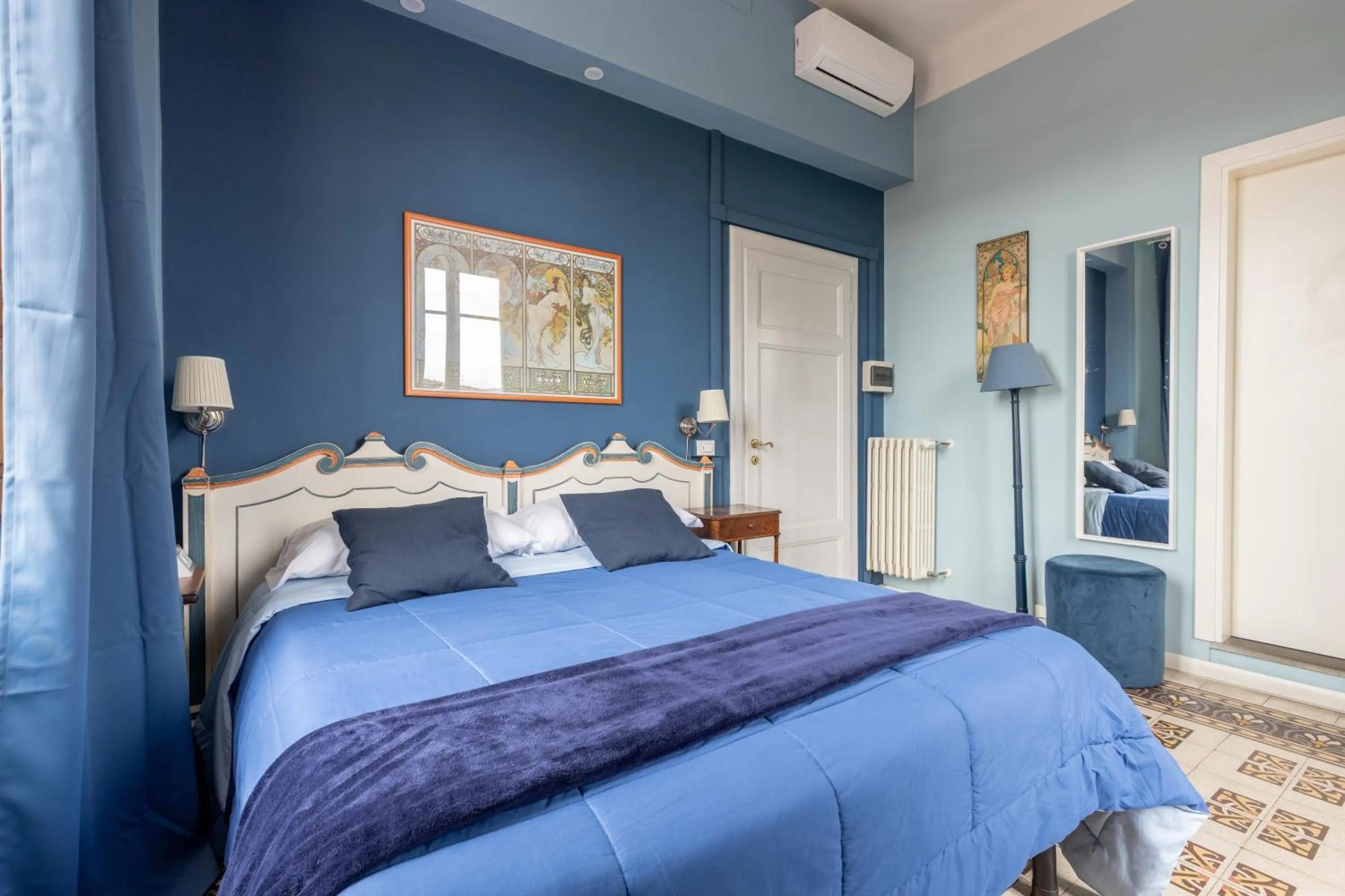 View (from property/room), Bed in Villa San Donato B&B